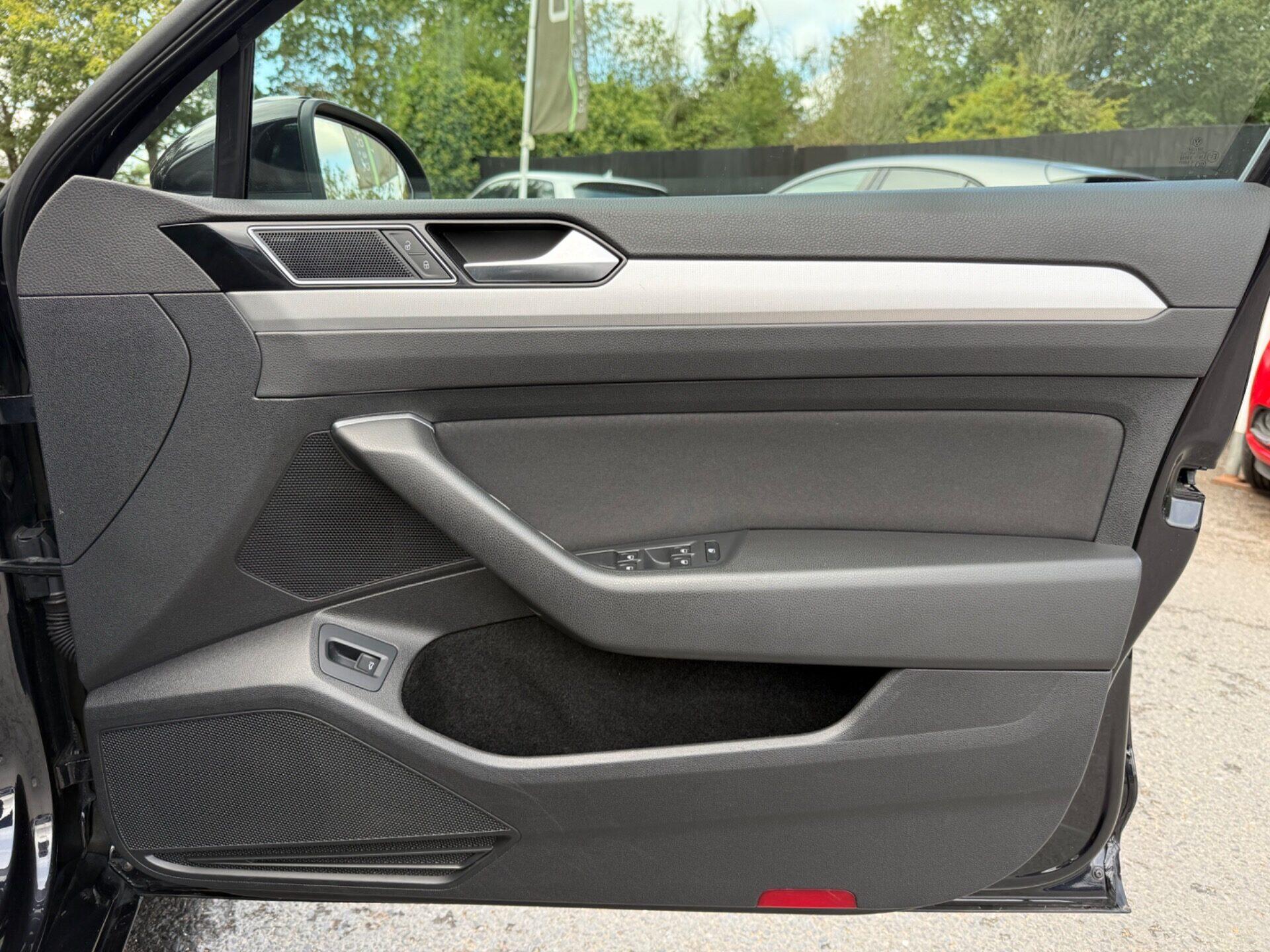 Volkswagen Passat view 35