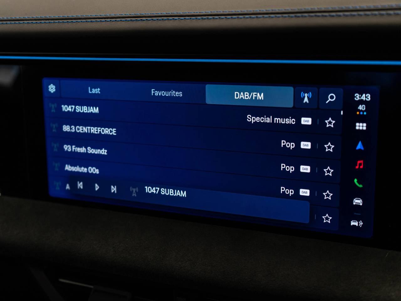 Porsche Macan view 30