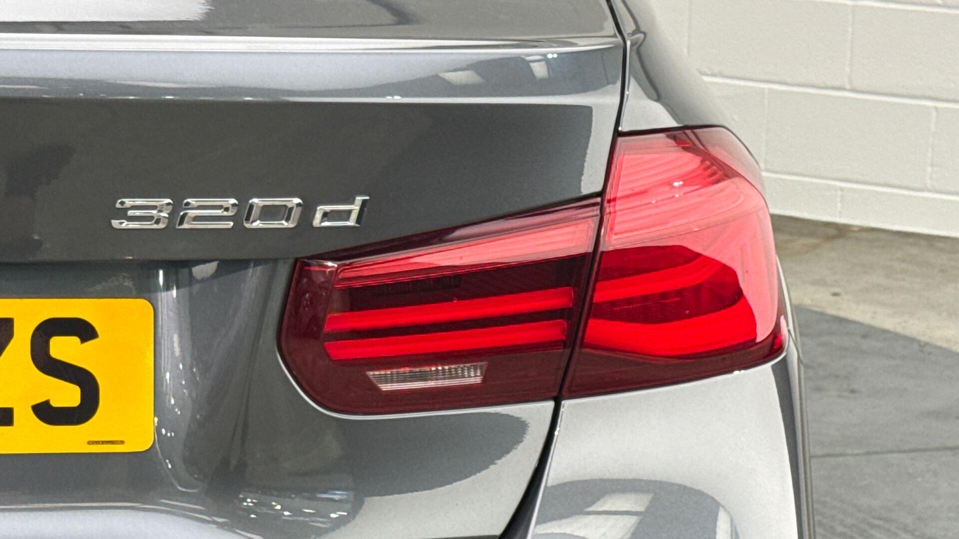 BMW 3 Series view 22