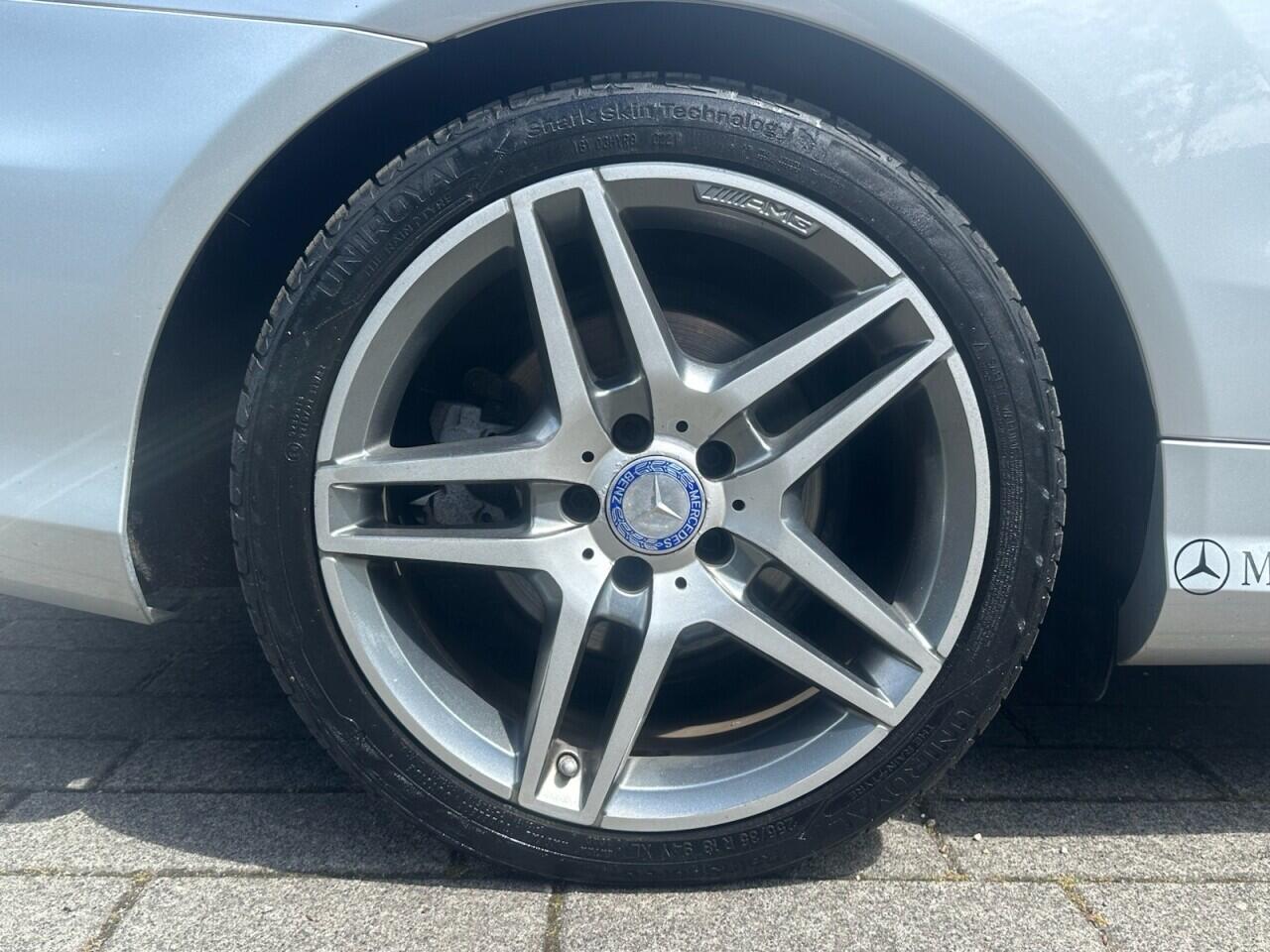 Mercedes-Benz E-Class view 3