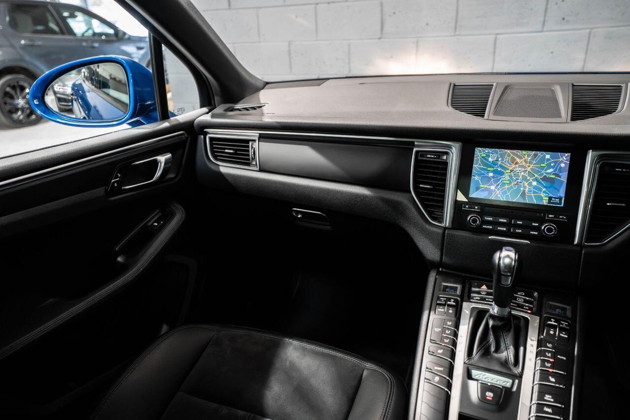 Porsche Macan view 25