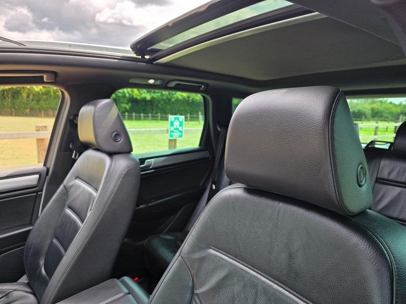 2015 Volkswagen Touareg image 27