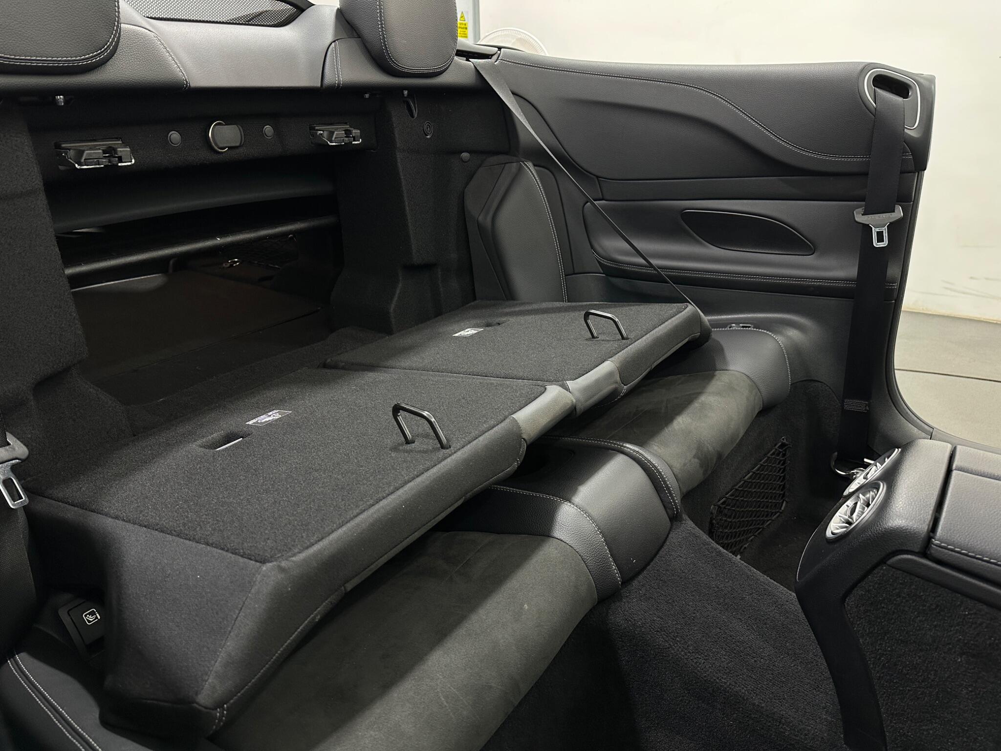 Mercedes-Benz E-Class view 43