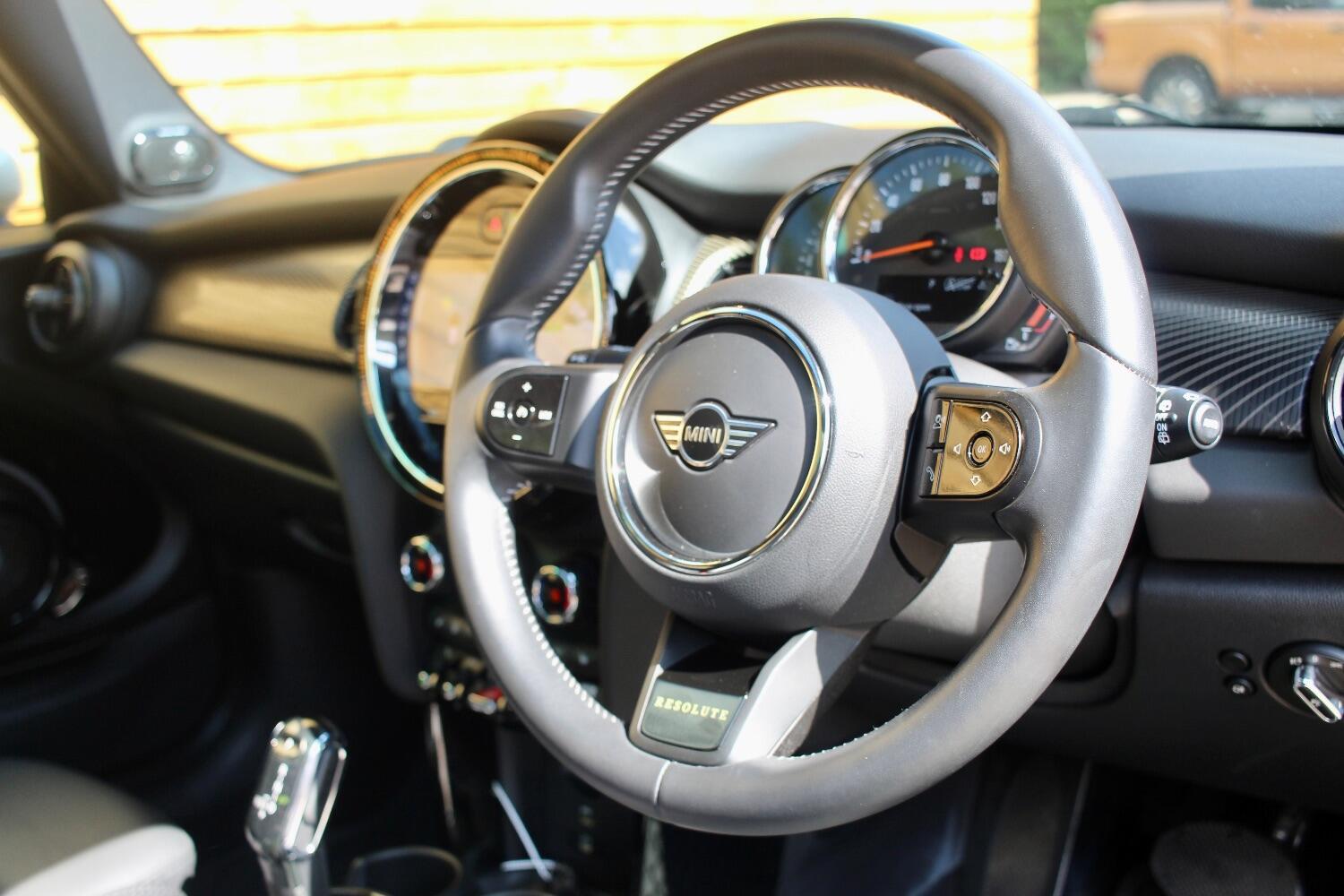 Mini Hatch view 24