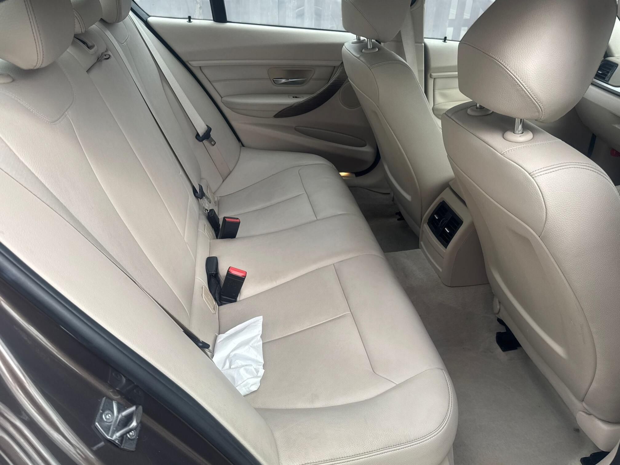 BMW 3 Series view 5
