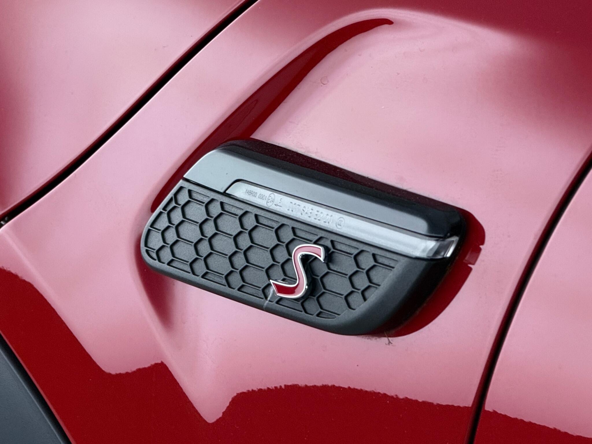 Mini Convertible view 33