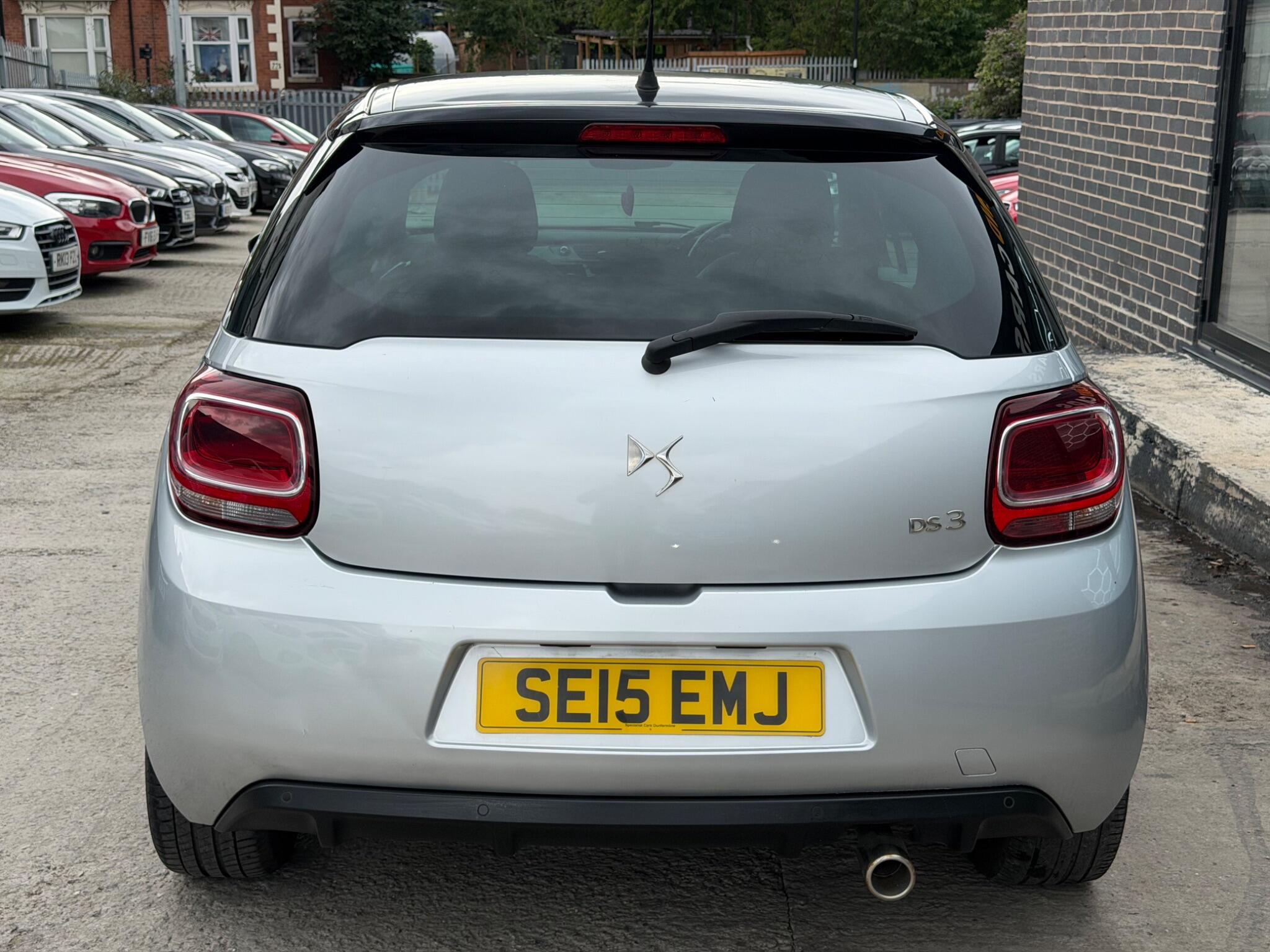 DS Automobiles DS 3 view 5