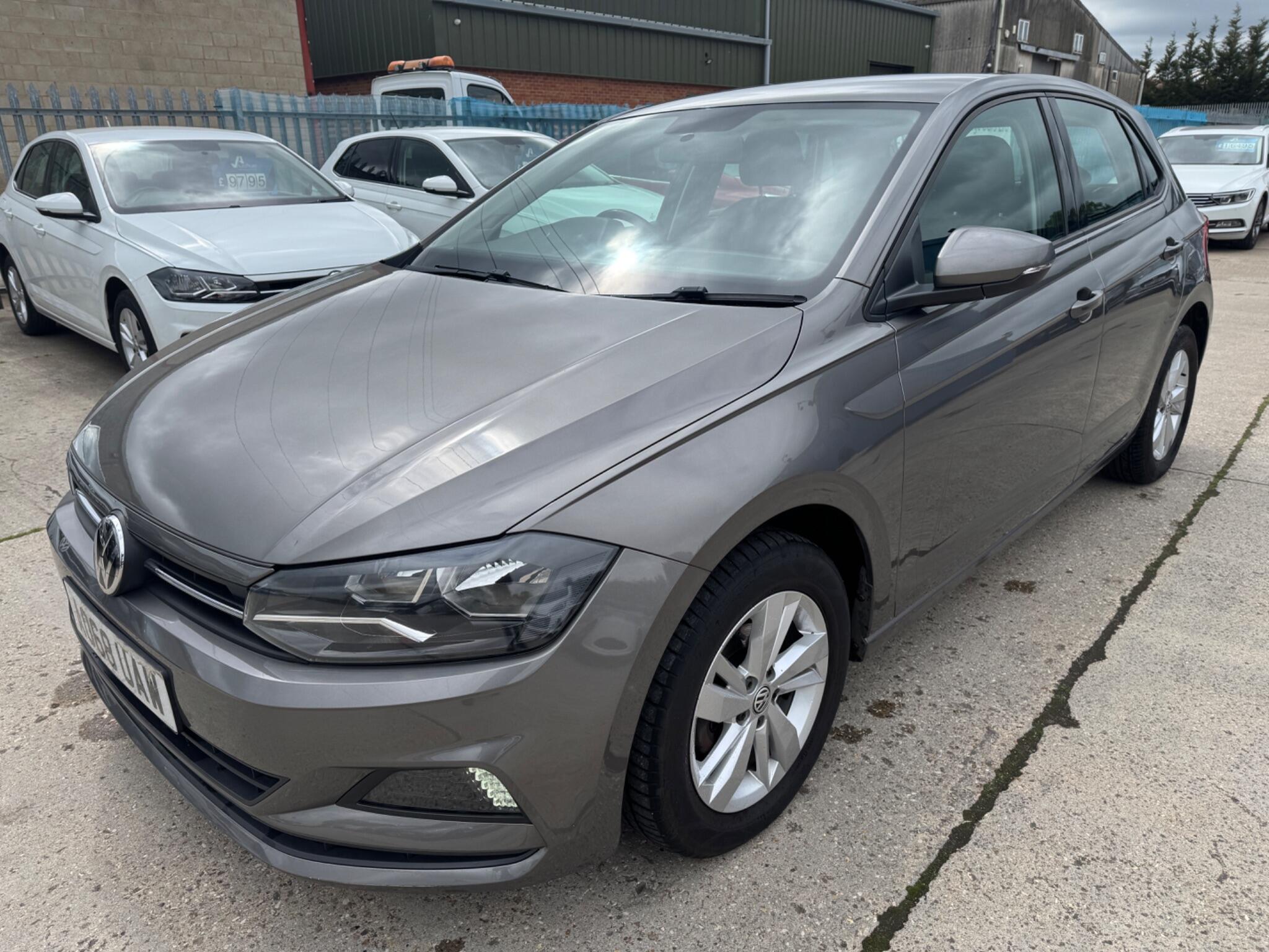 Volkswagen Polo view 4