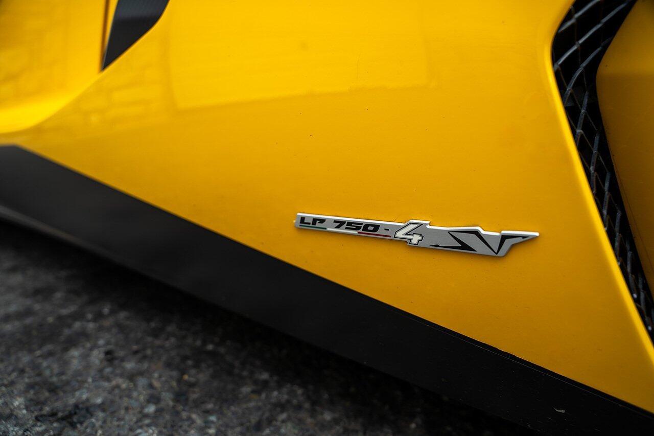 Lamborghini Aventador view 26