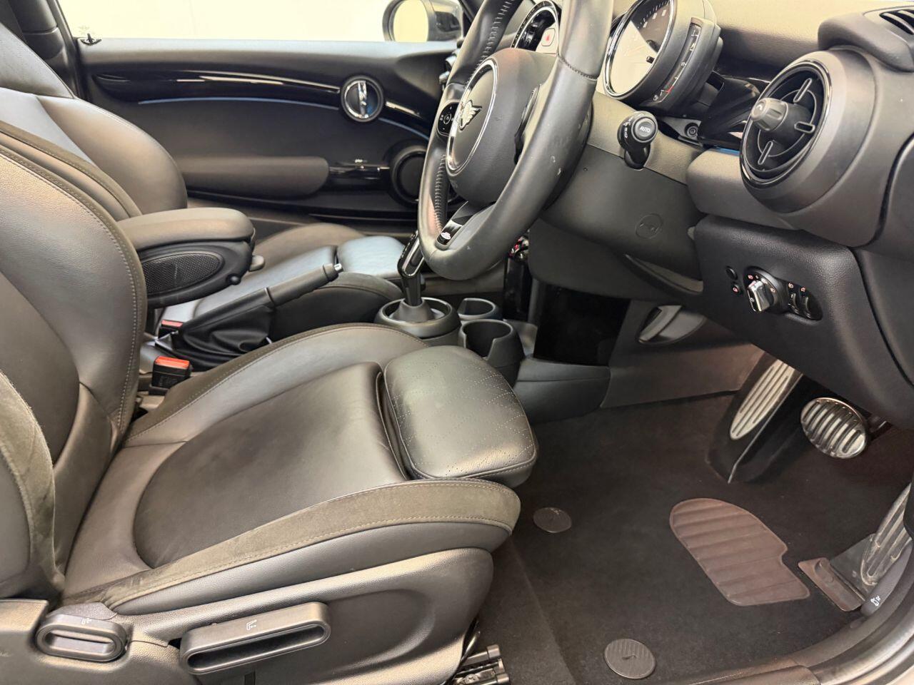Mini Cooper view 40
