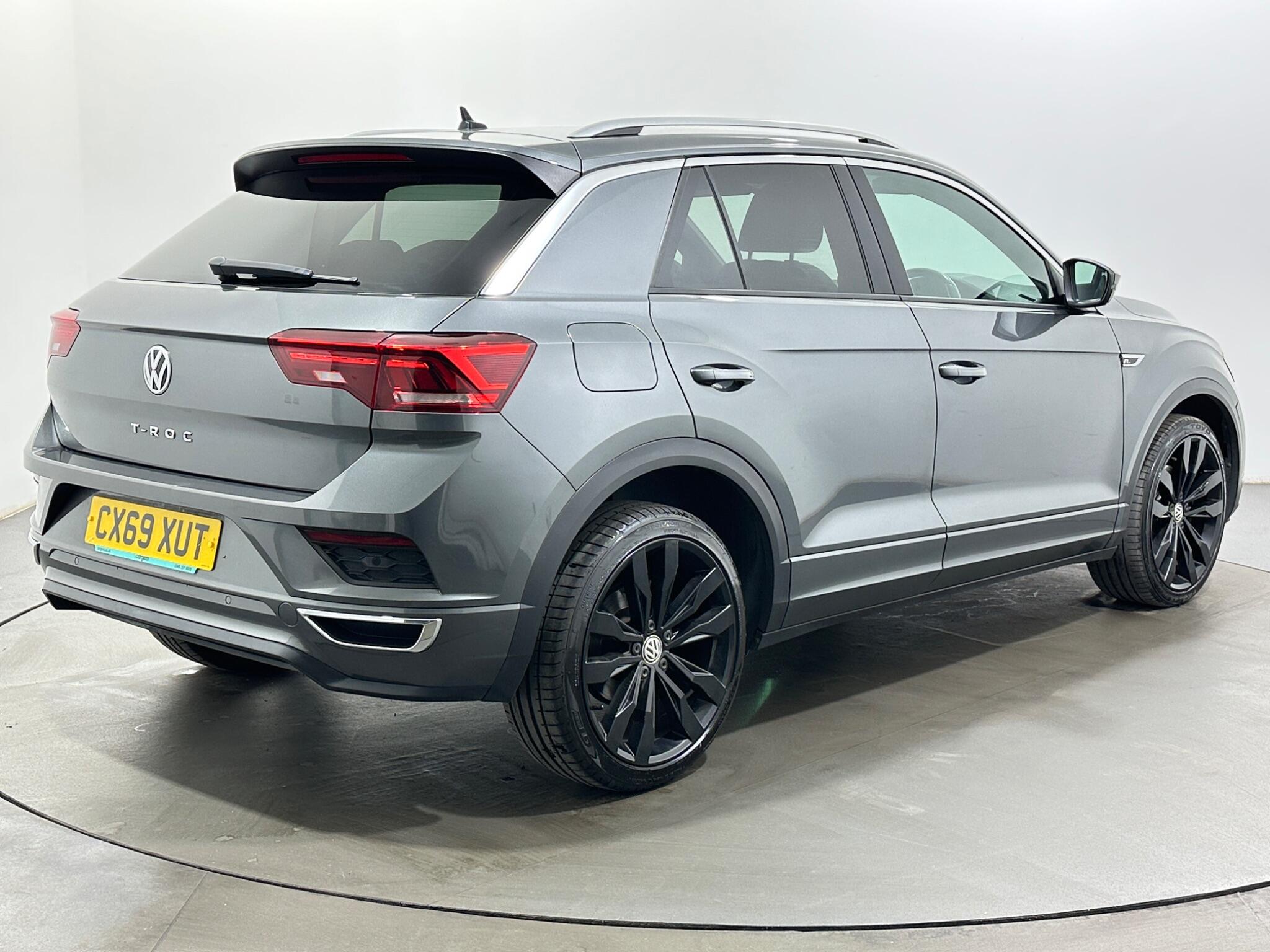Volkswagen T-Roc view 8