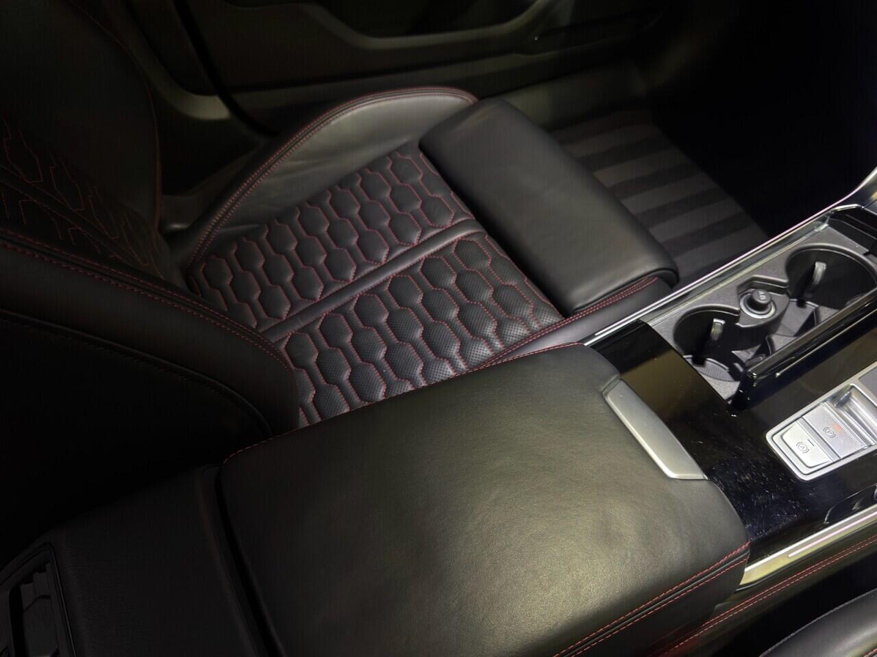 Audi RS6 Avant view 17