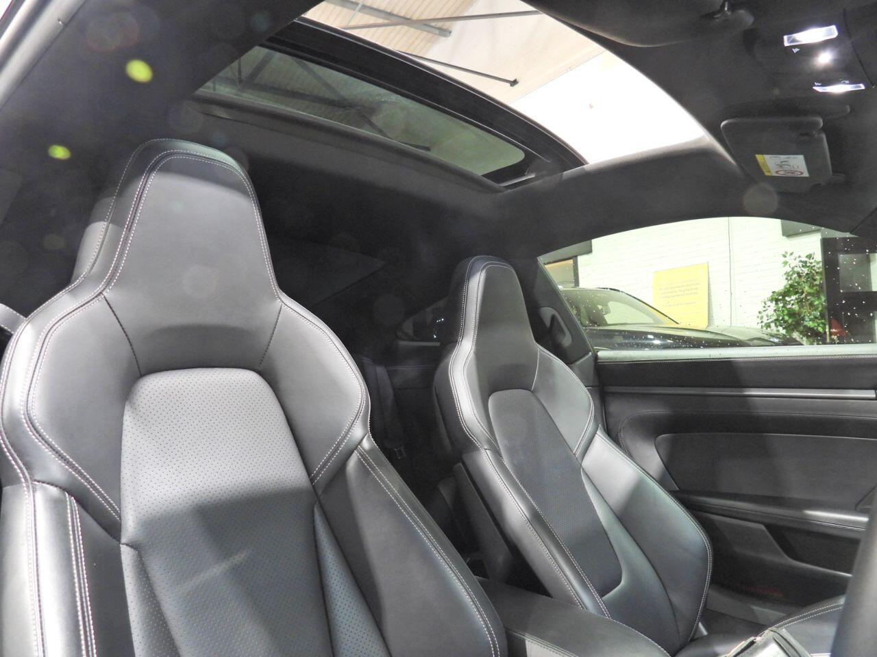 Porsche 911 view 18