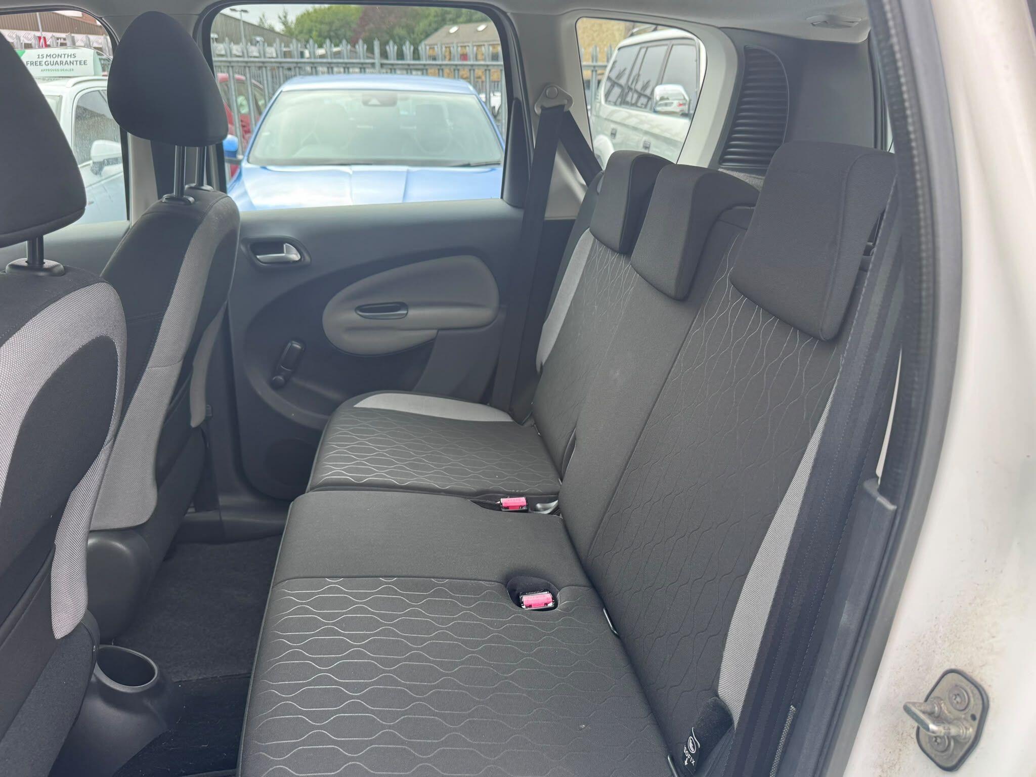 Citroen C3 Picasso view 18