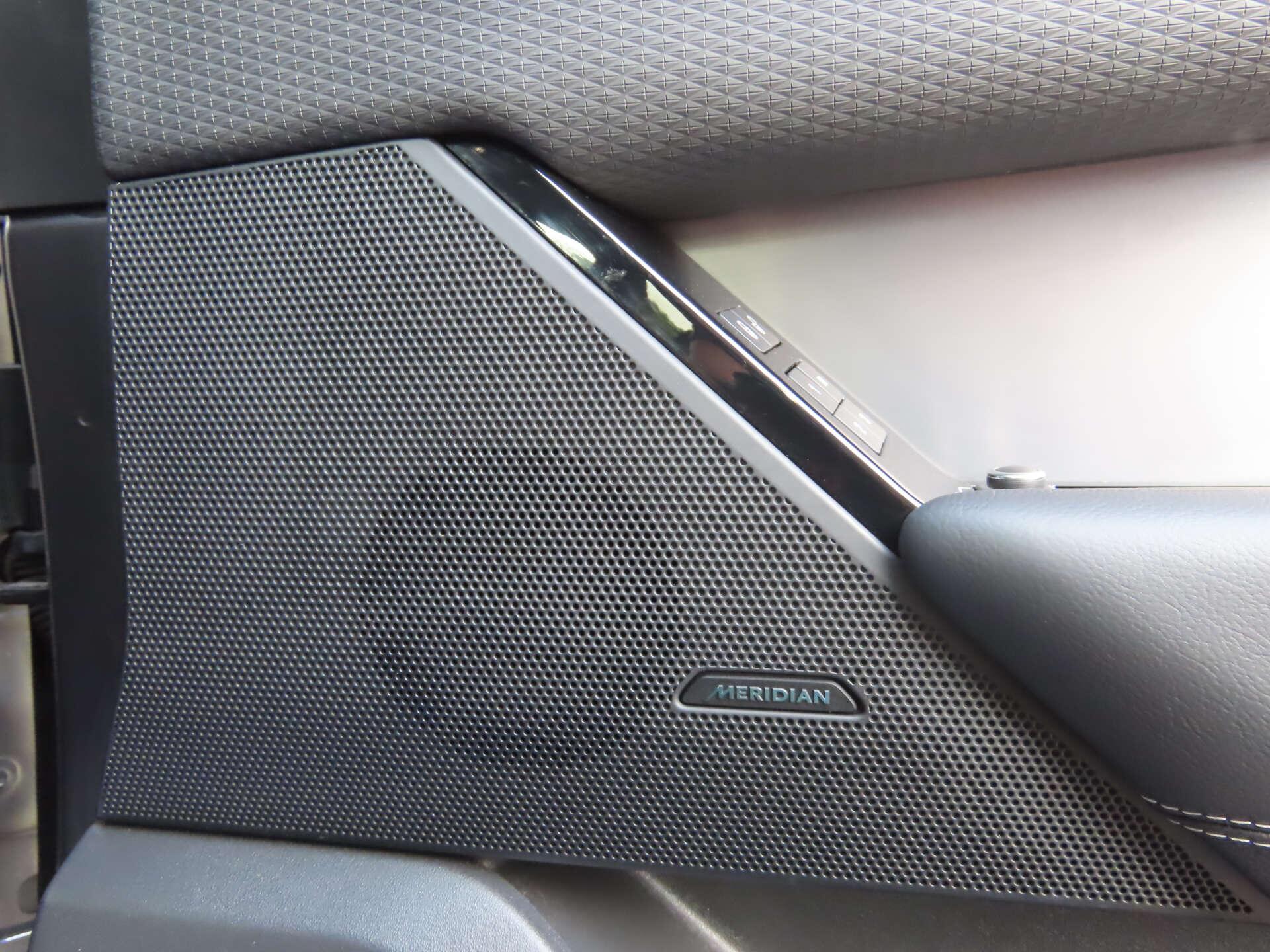 Land Rover Range Rover Velar view 15