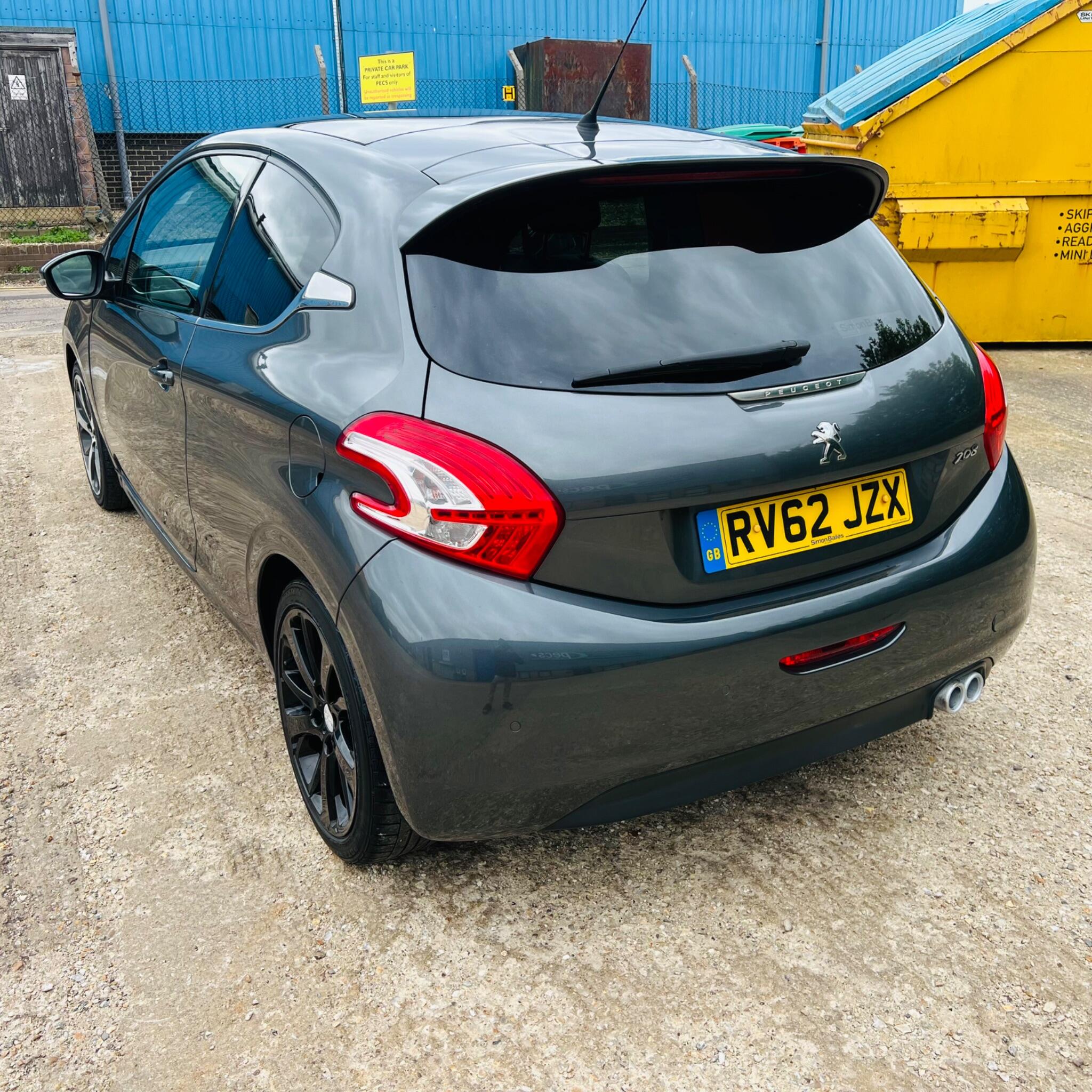 Peugeot 208 view 7
