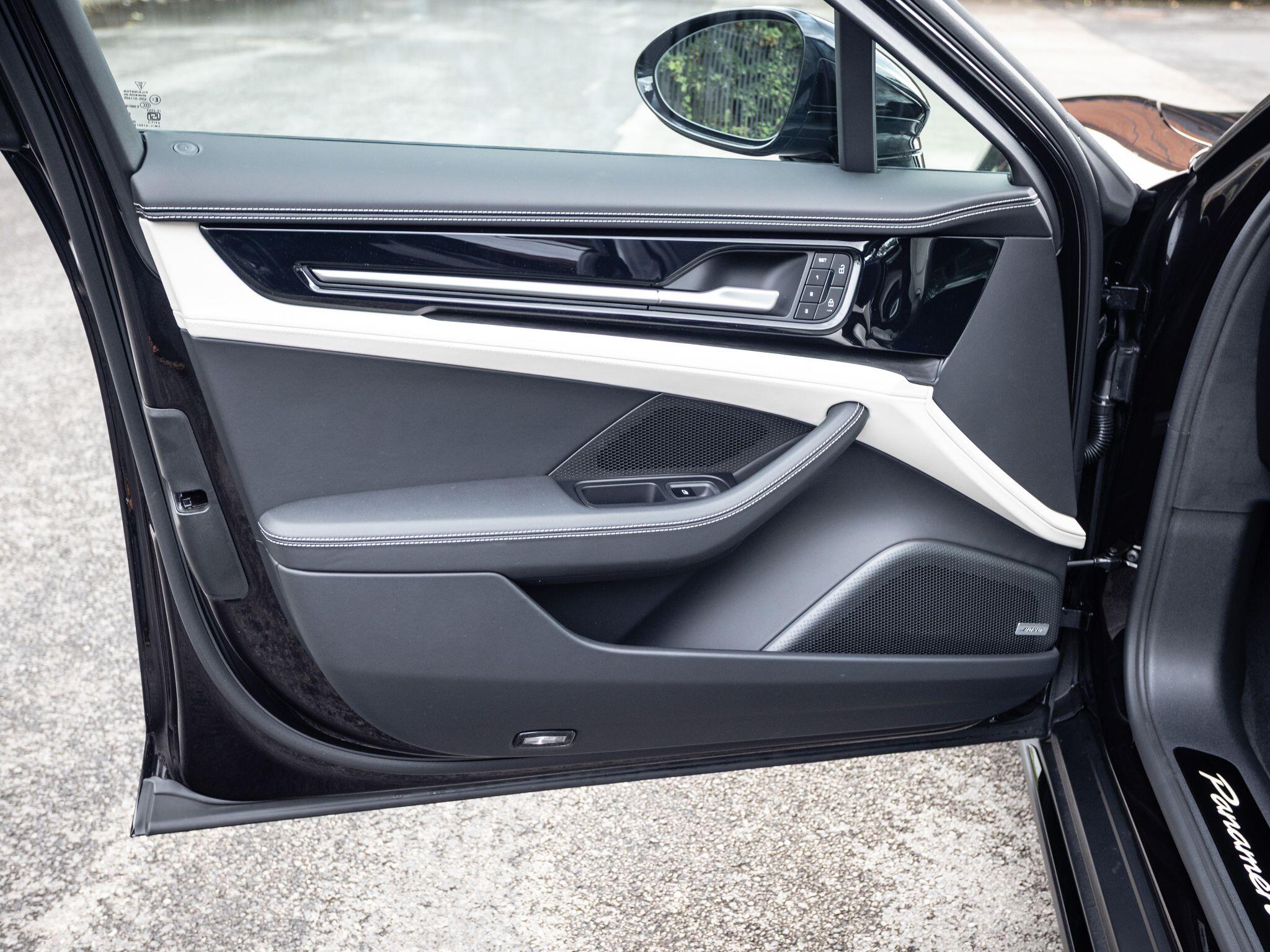 Porsche Panamera view 23