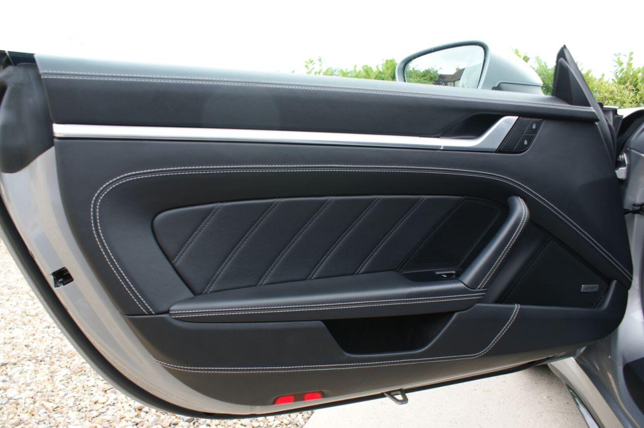 Porsche 911 view 43