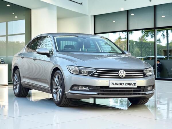 Silver 2016 Volkswagen Passat Saloon Front-wheel drive Manual