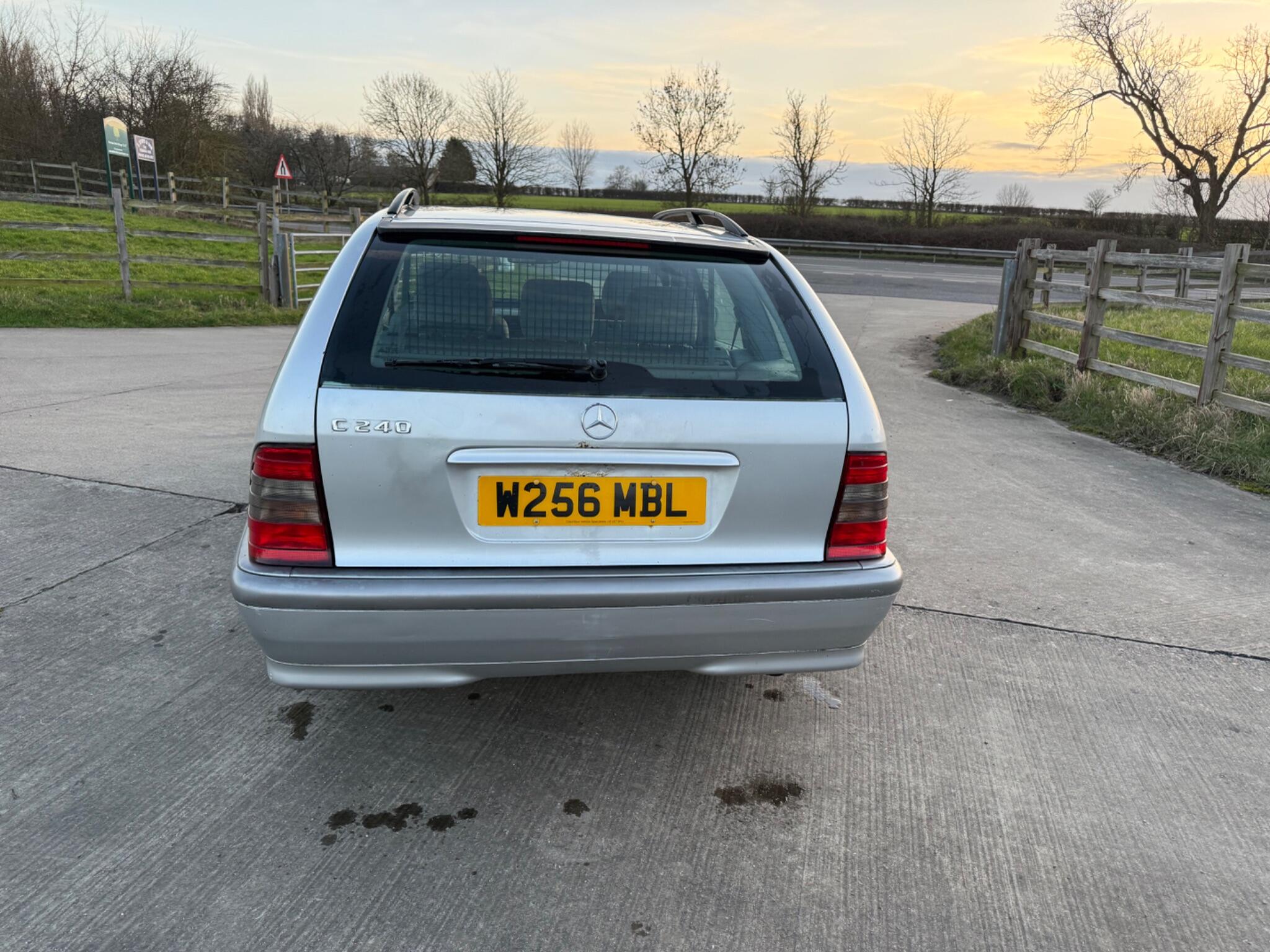 Mercedes-Benz C Class 2.4 C240 Classic 5dr — photo 14 of 66