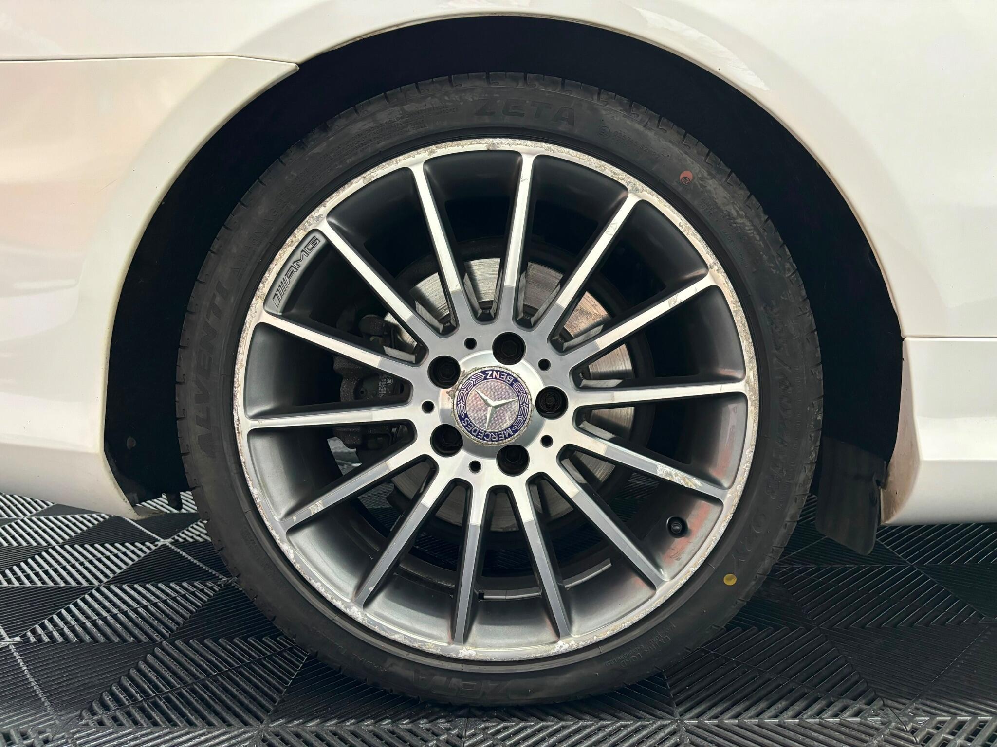 Mercedes-Benz E Class view 29