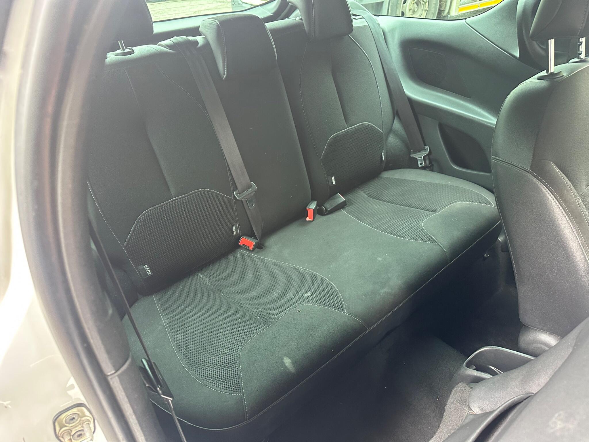 DS Automobiles DS 3 view 9
