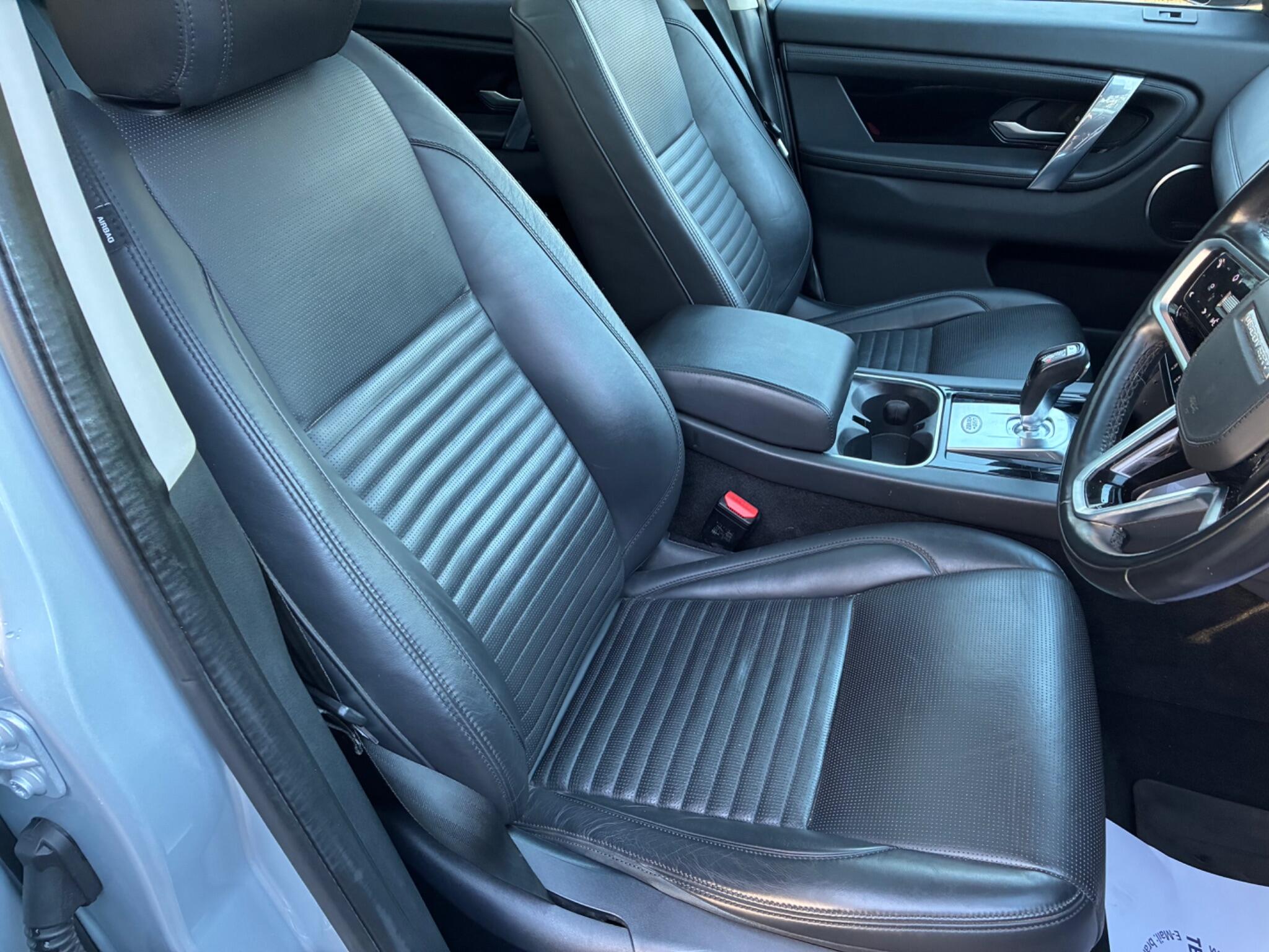 Land Rover Discovery Sport view 14