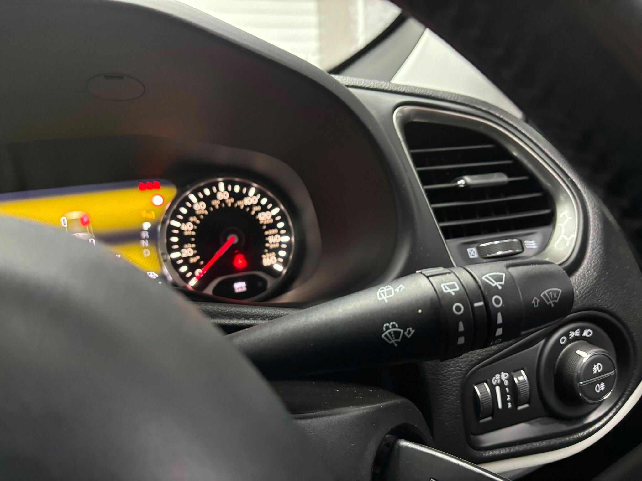 Jeep Renegade view 28