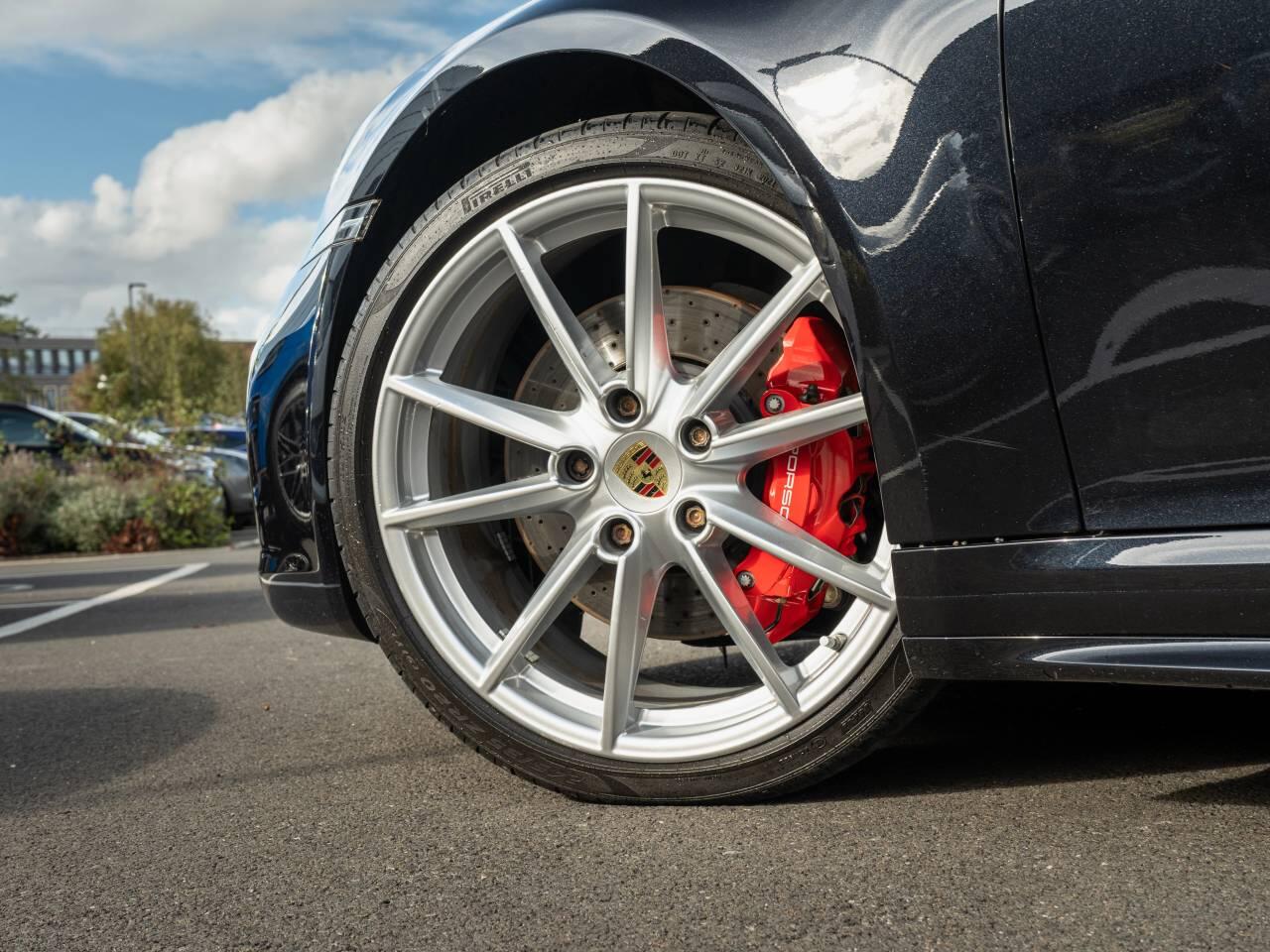 Porsche 911 view 17