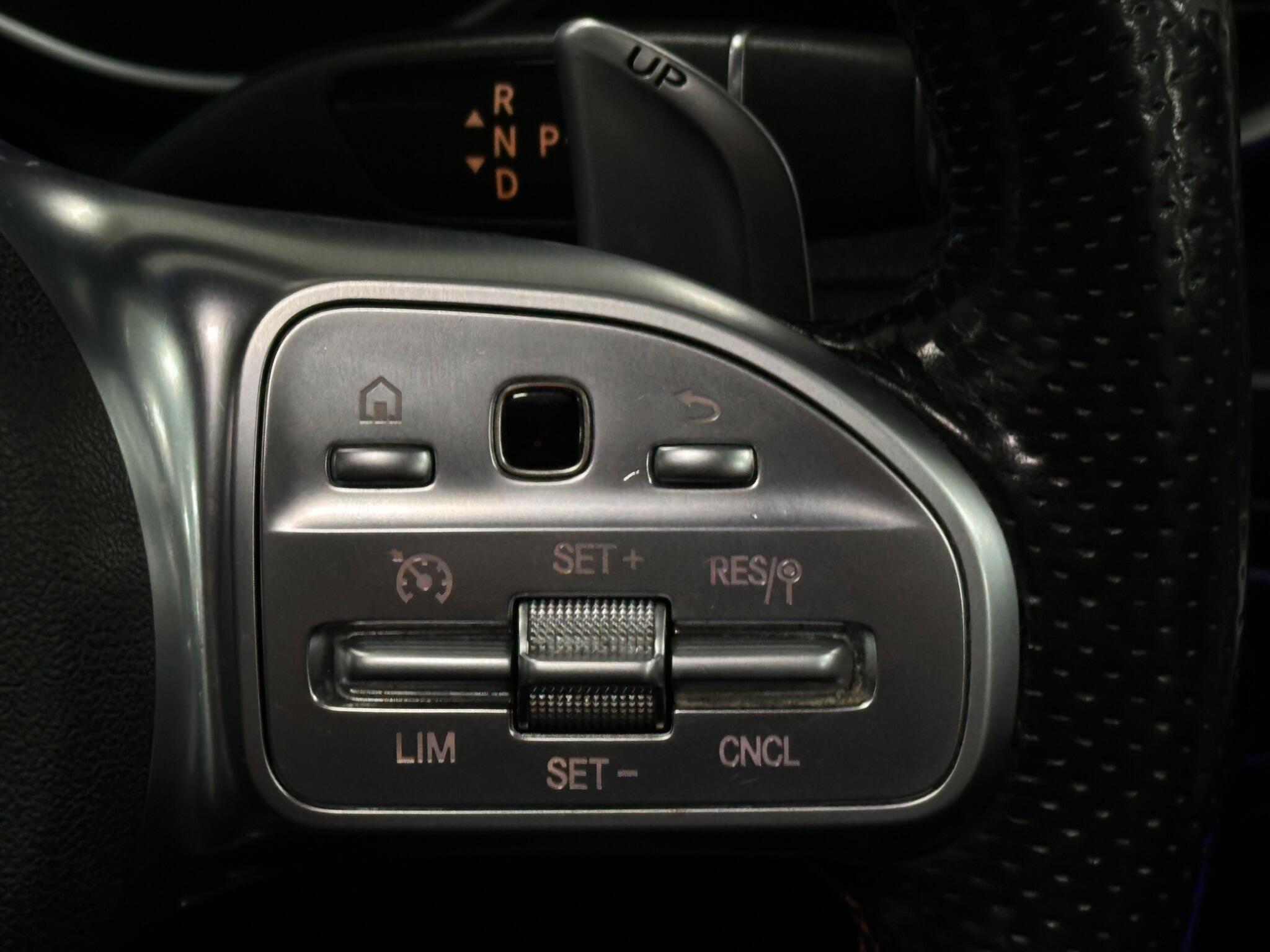 Mercedes-Benz C-Class view 30