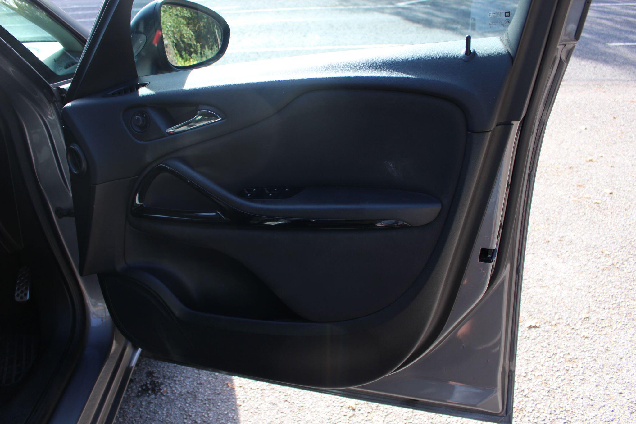 Vauxhall Zafira Tourer view 25