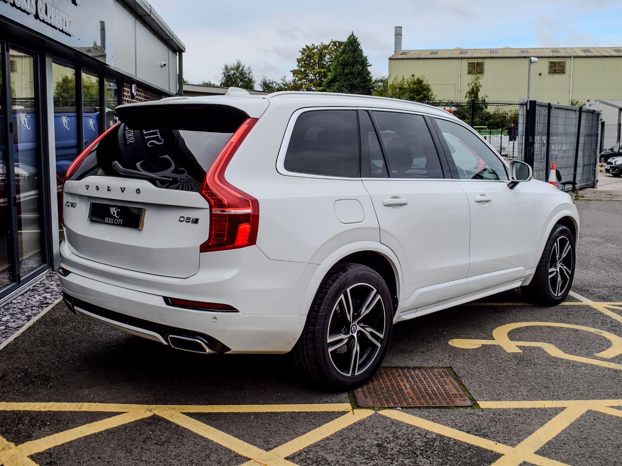 Volvo XC90 view 4