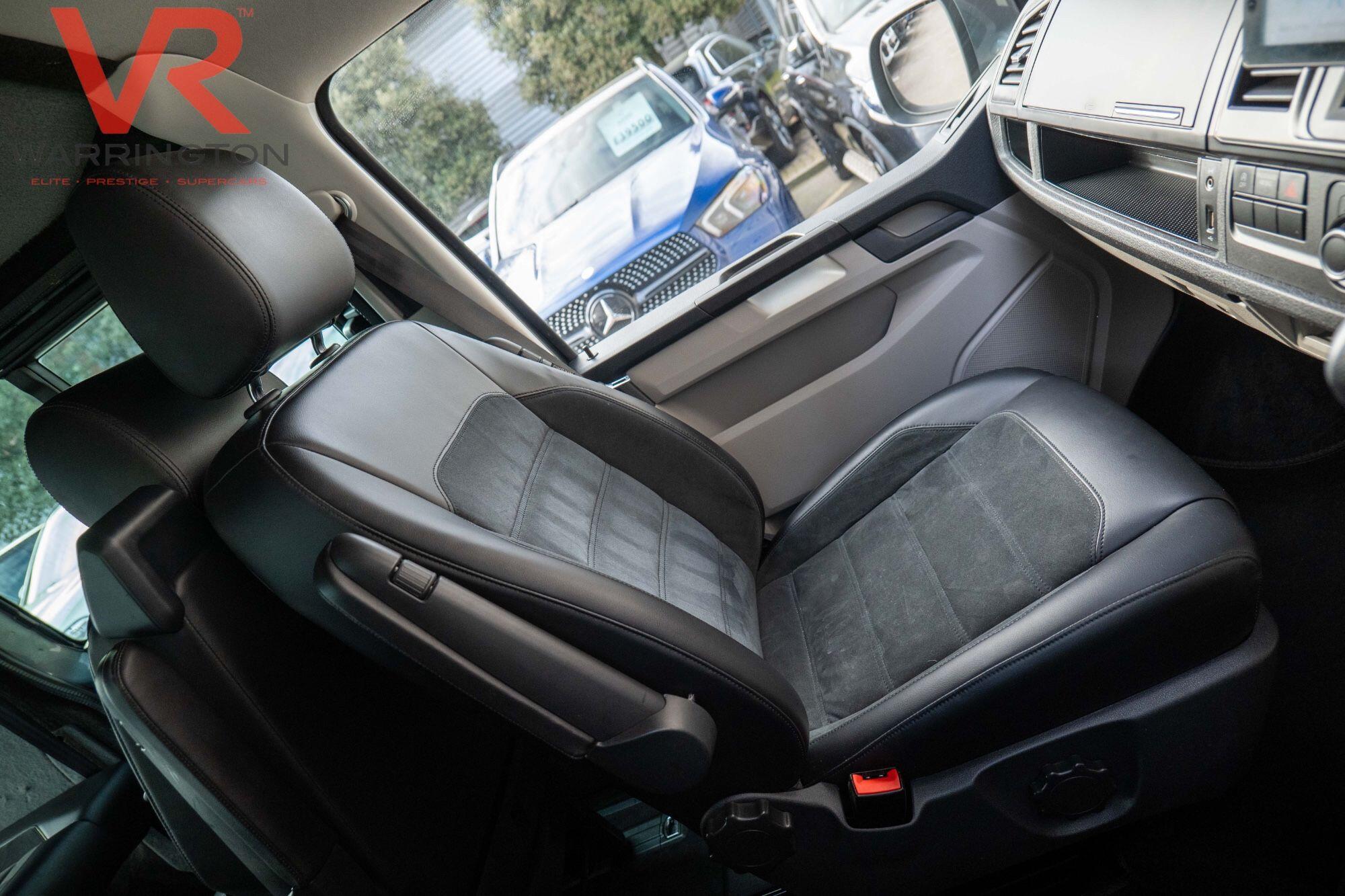 Volkswagen Transporter view 4