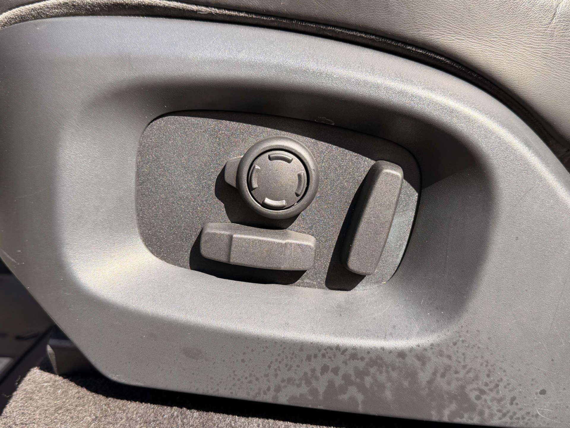 Land Rover Range Rover Sport view 12