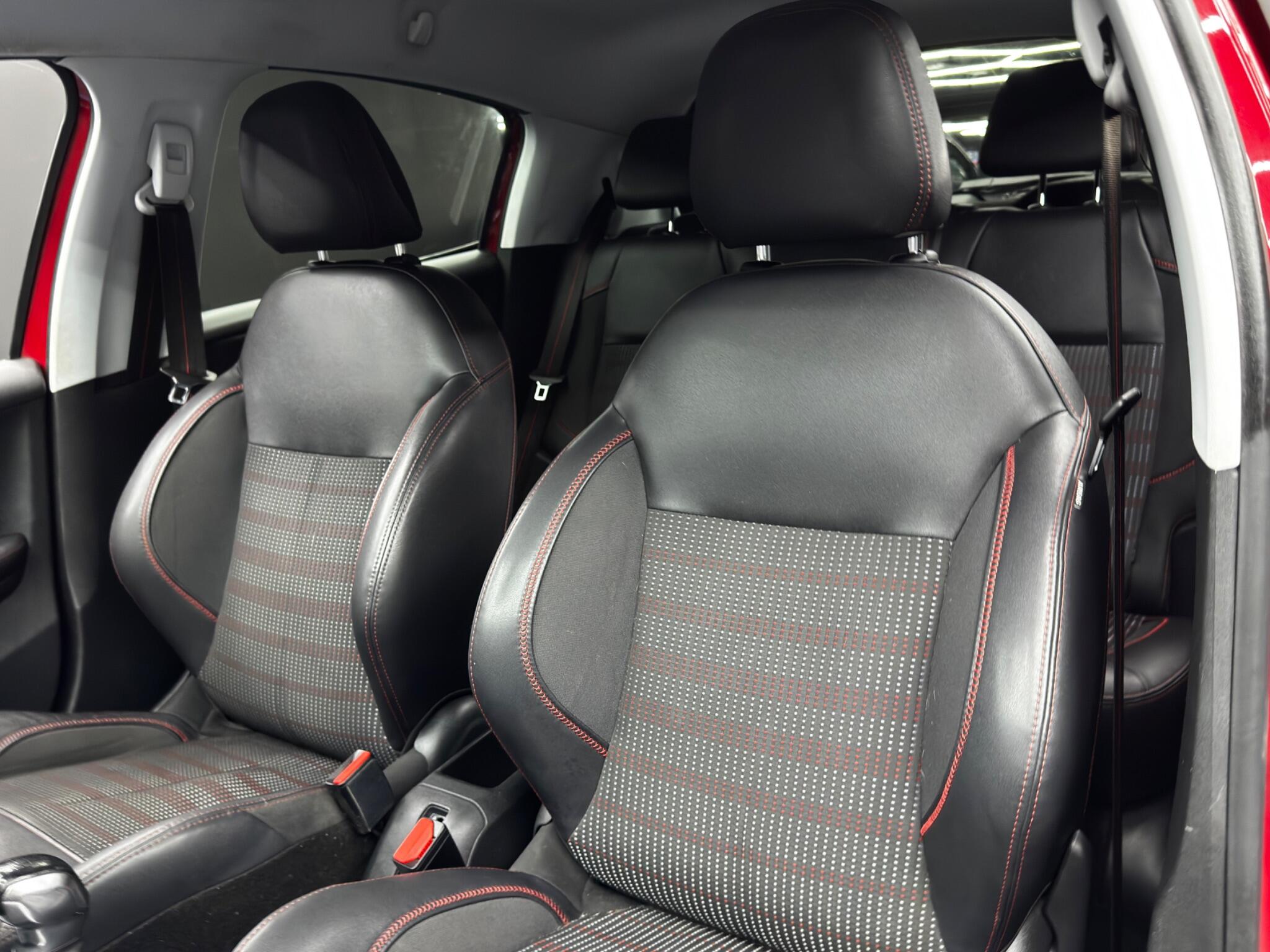 Peugeot 208 view 14