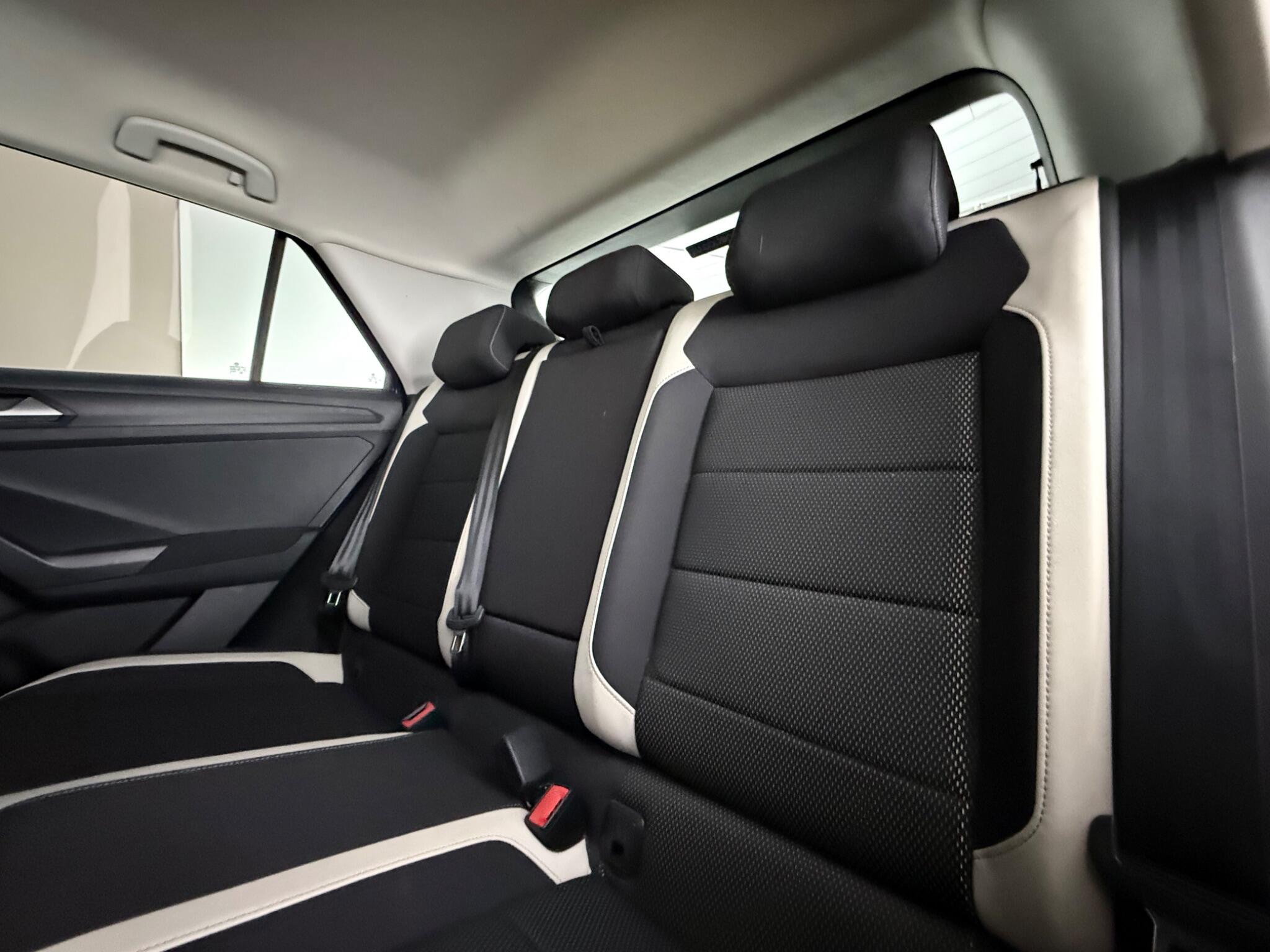 Volkswagen T-Roc view 29
