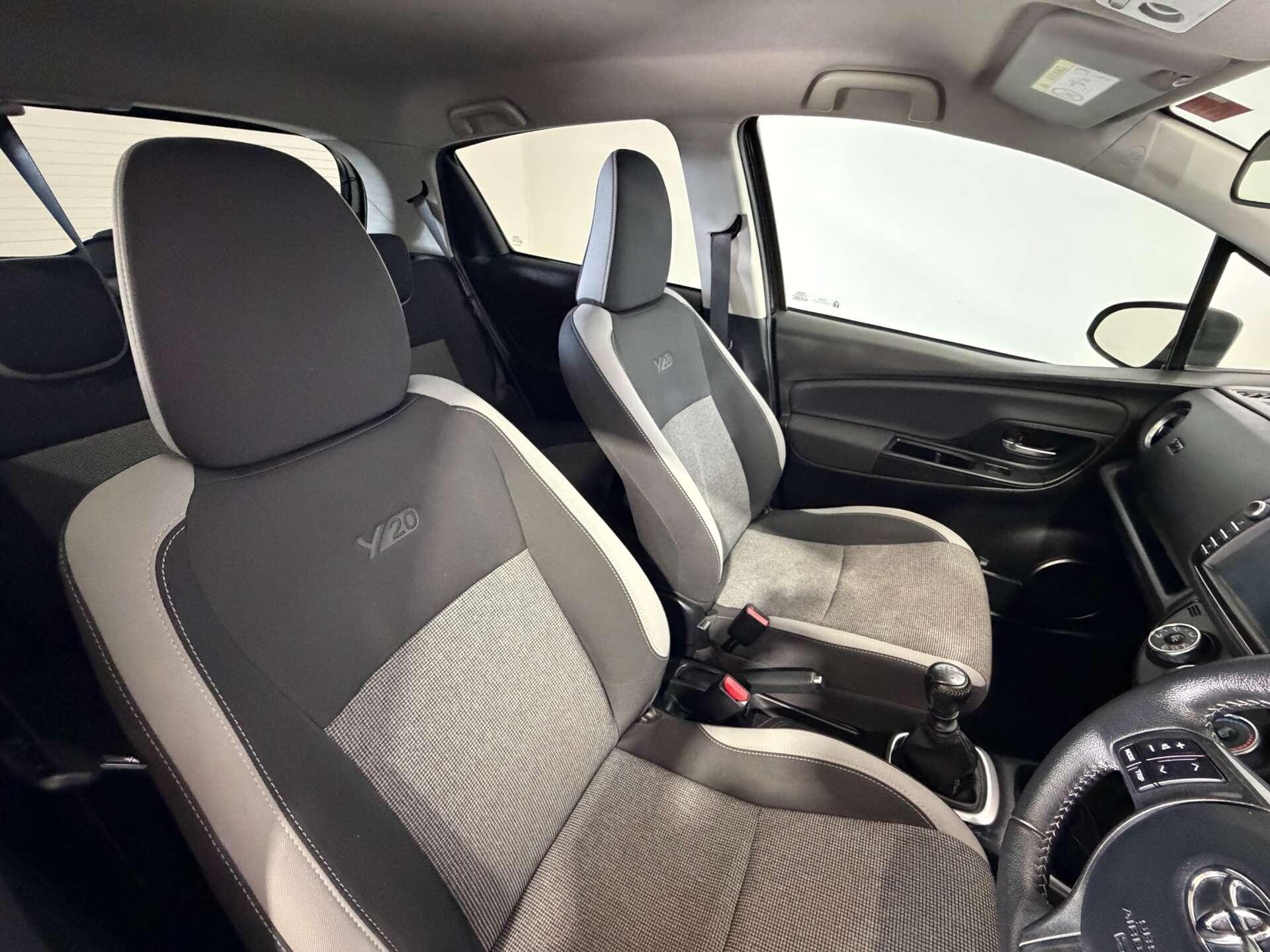 Toyota Yaris view 14