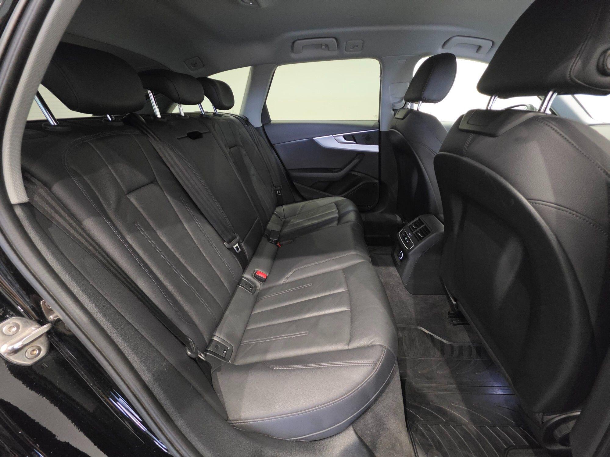 Audi A4 view 15