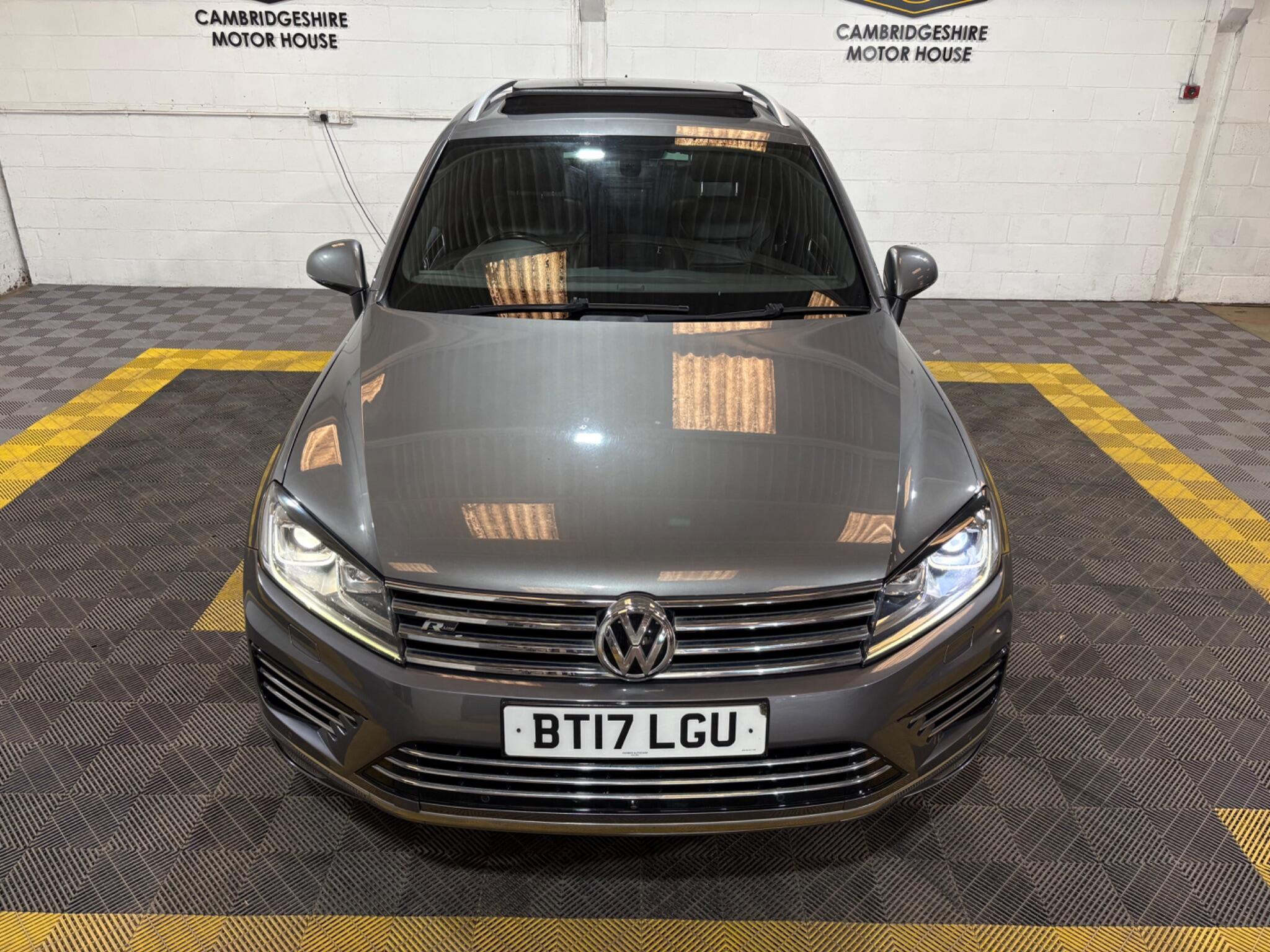 Volkswagen Touareg view 22