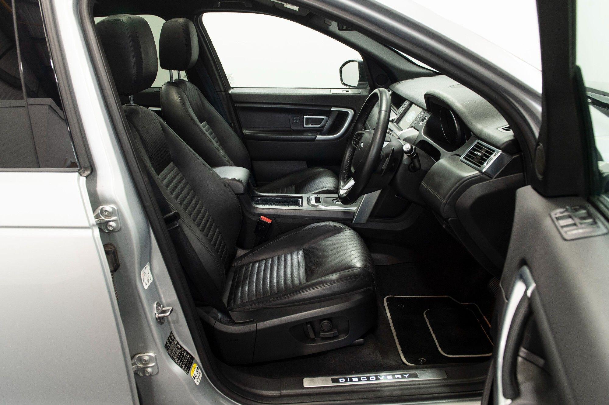 Land Rover Discovery Sport view 9