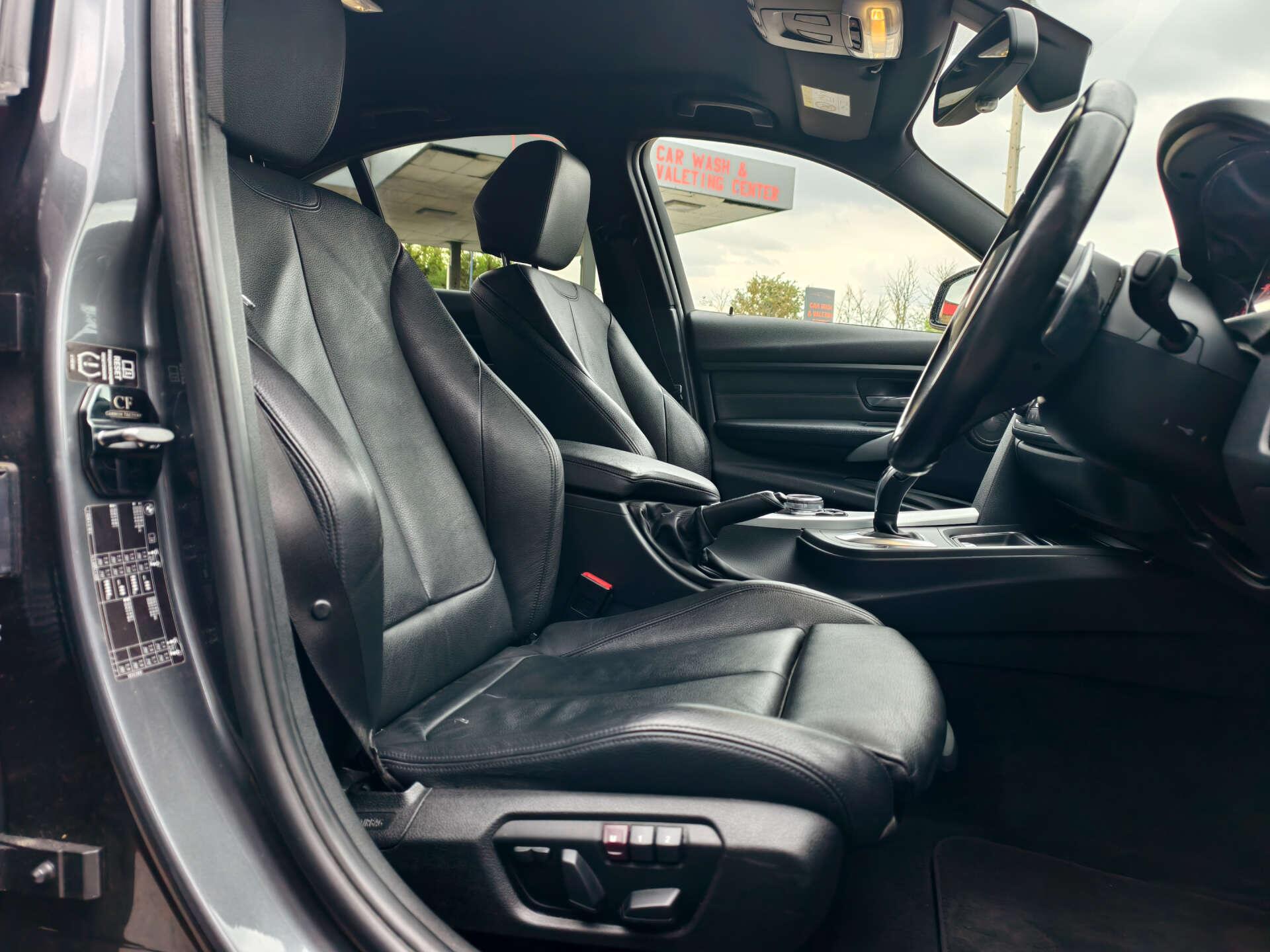 BMW 3 Series view 28