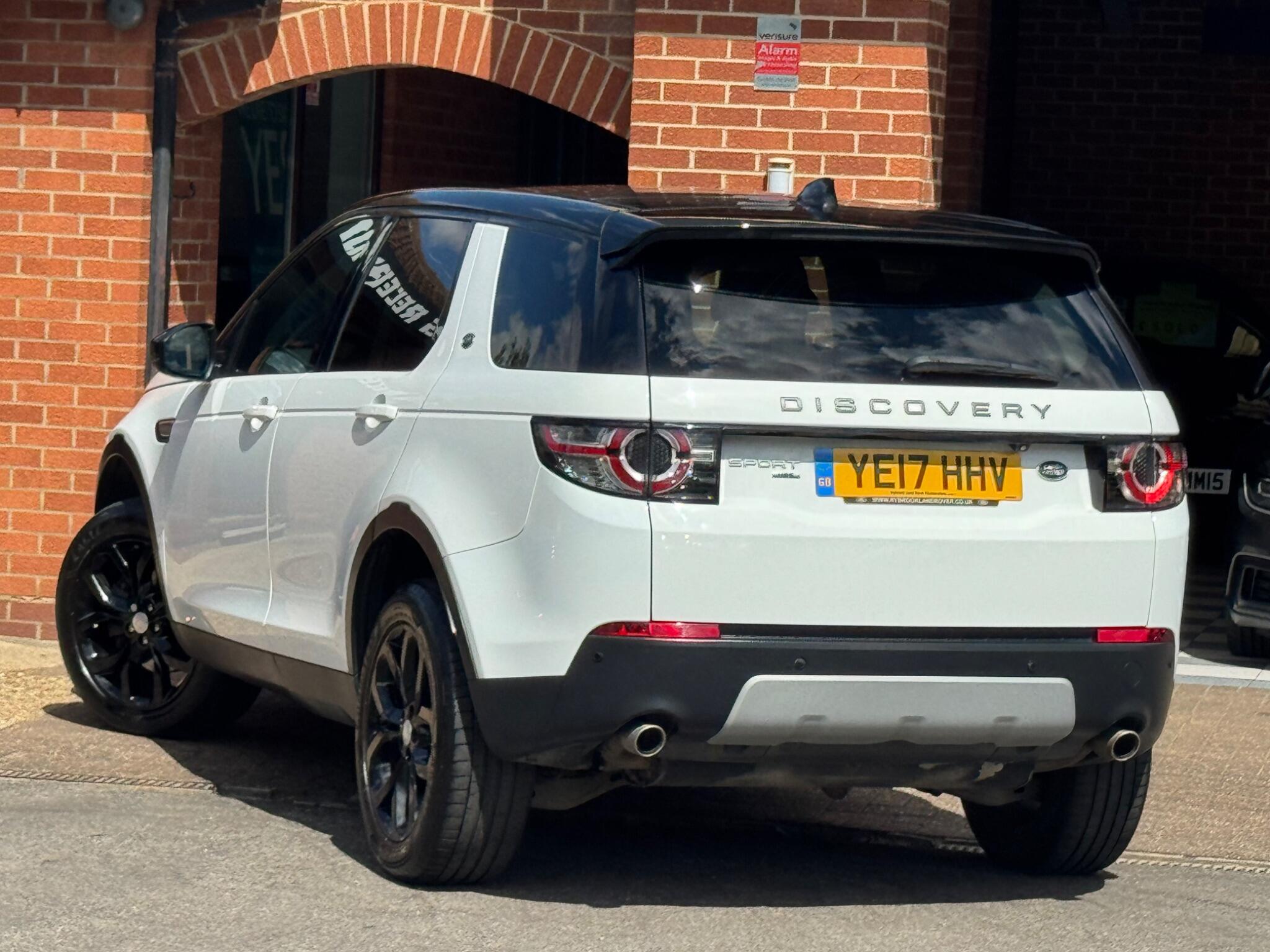 Land Rover Discovery Sport view 3