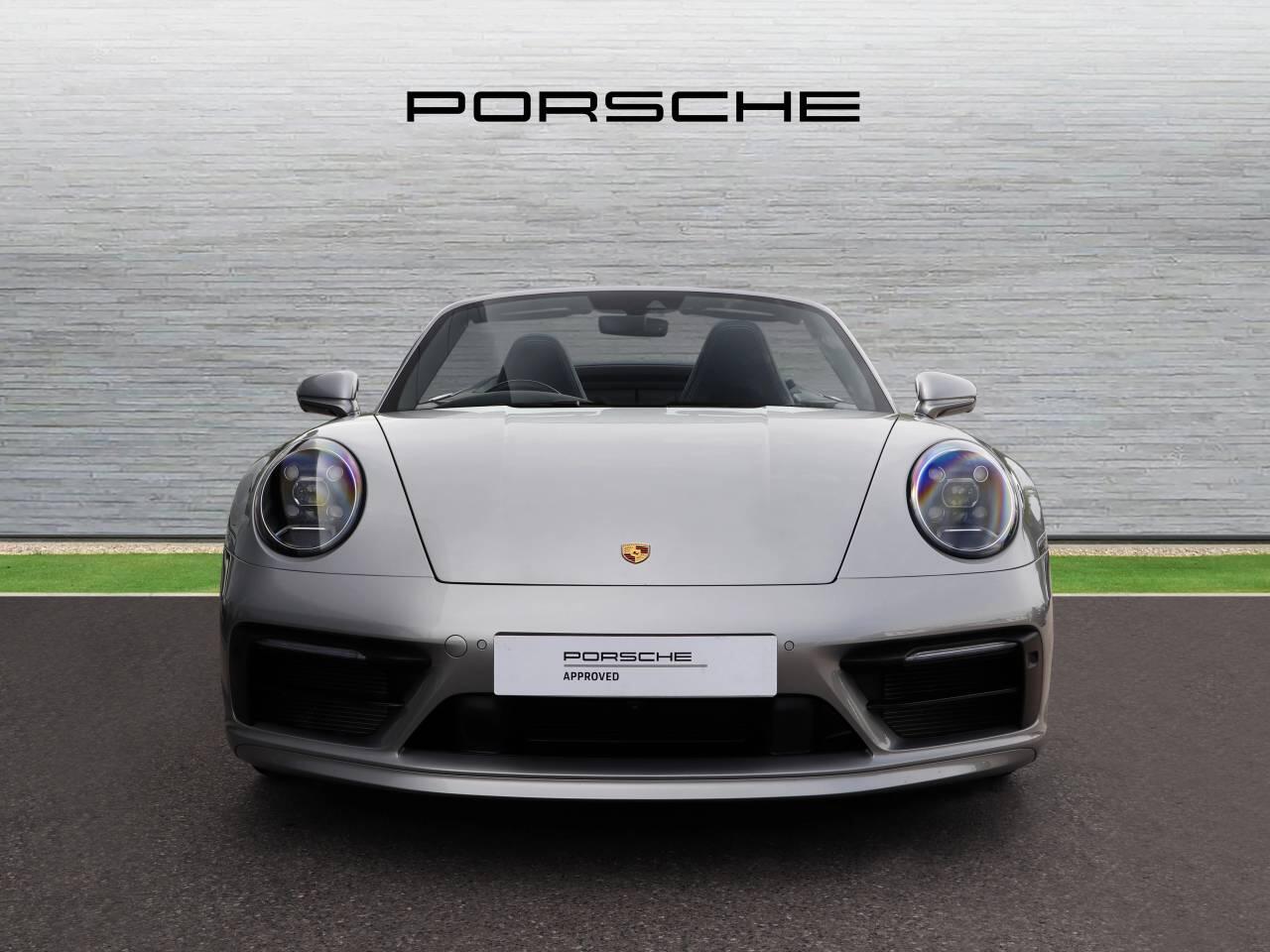 Porsche 911 view 7