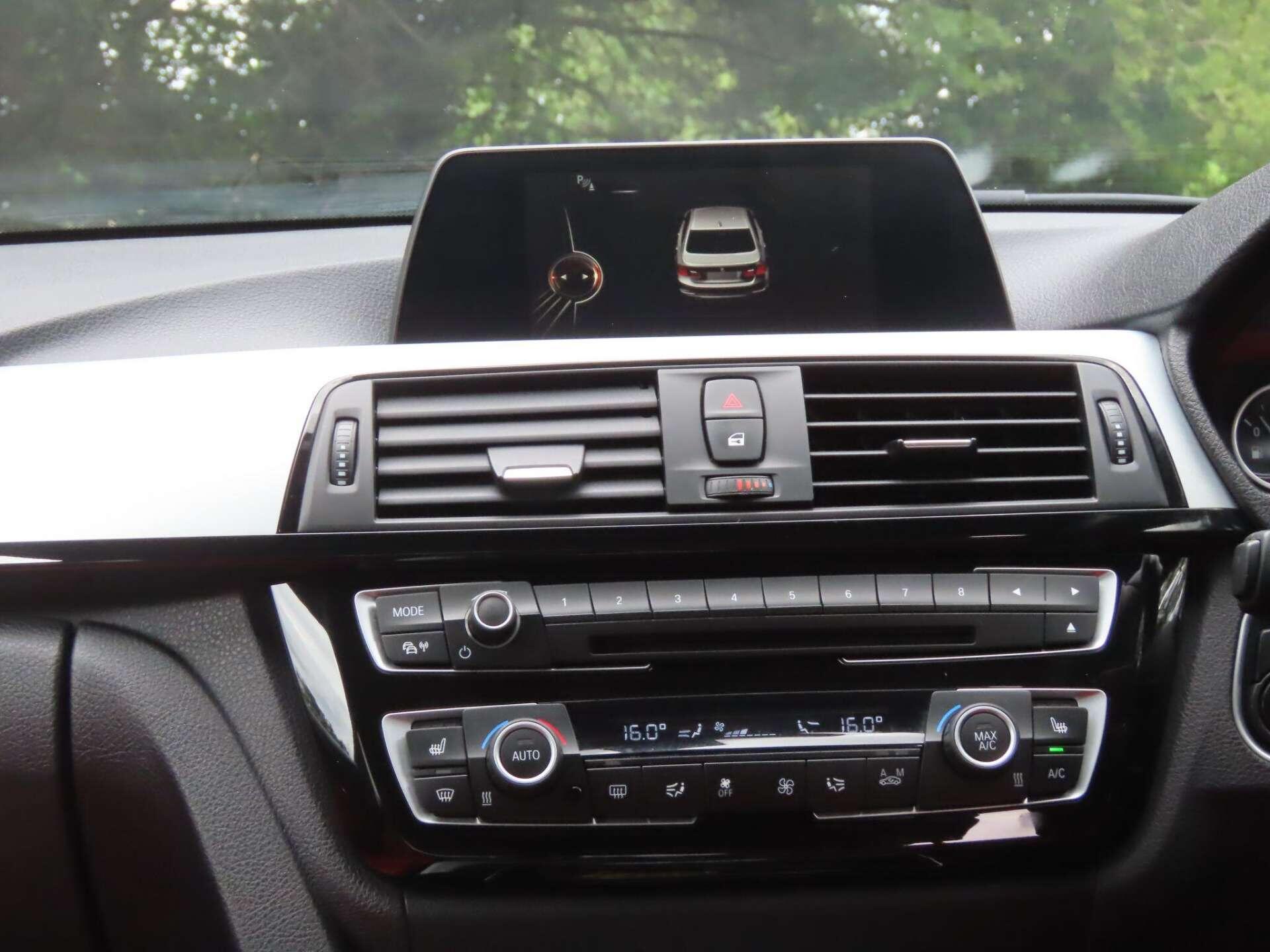 BMW 3 Series view 12