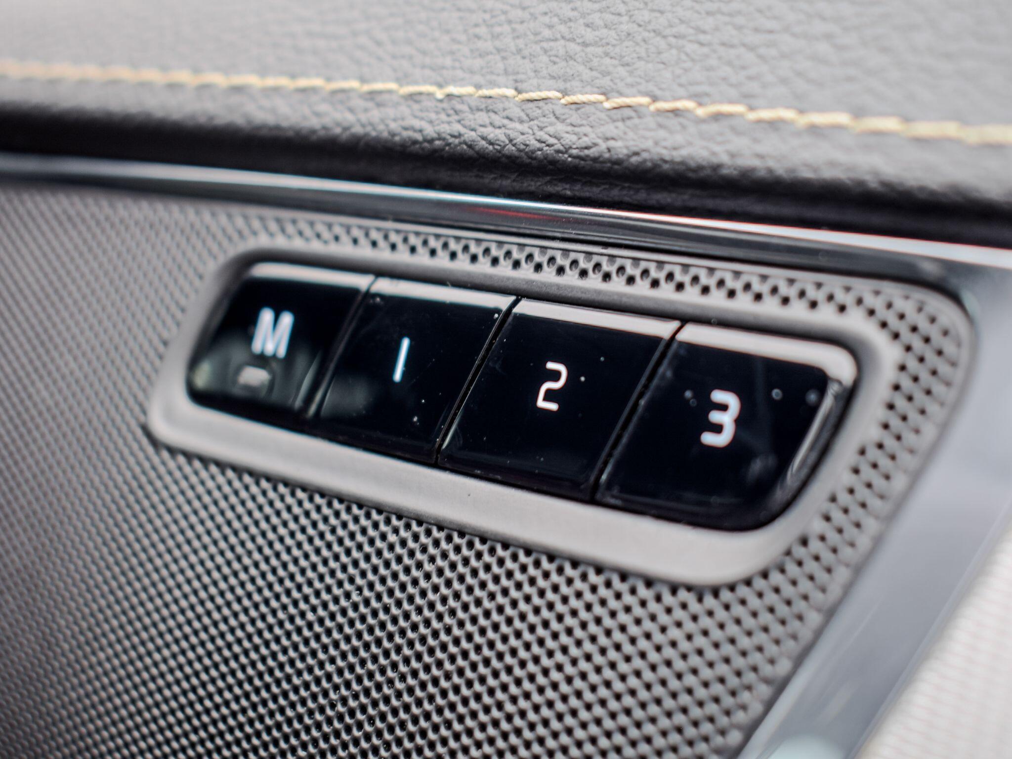 Volvo XC90 view 12