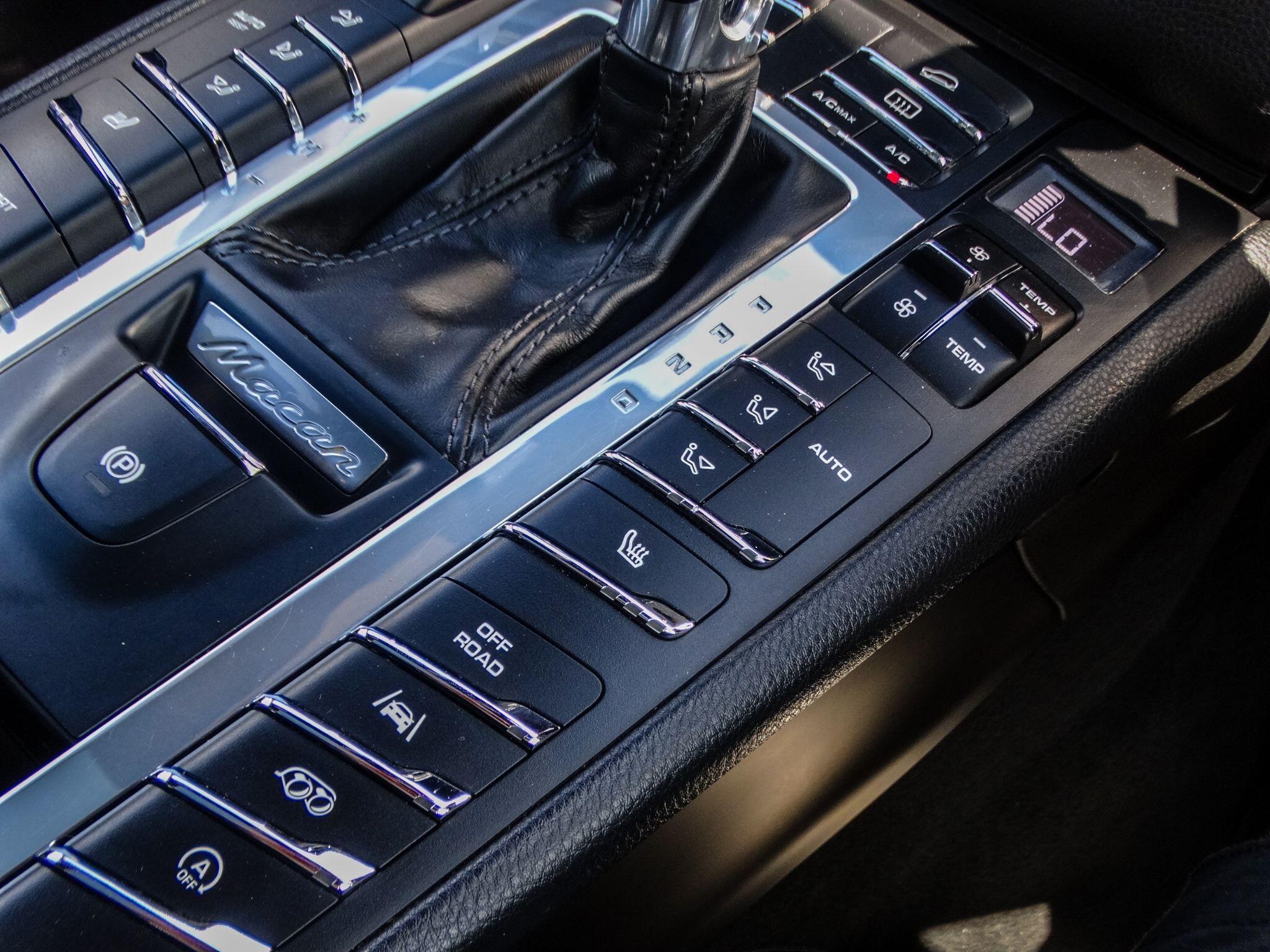 Porsche Macan view 26