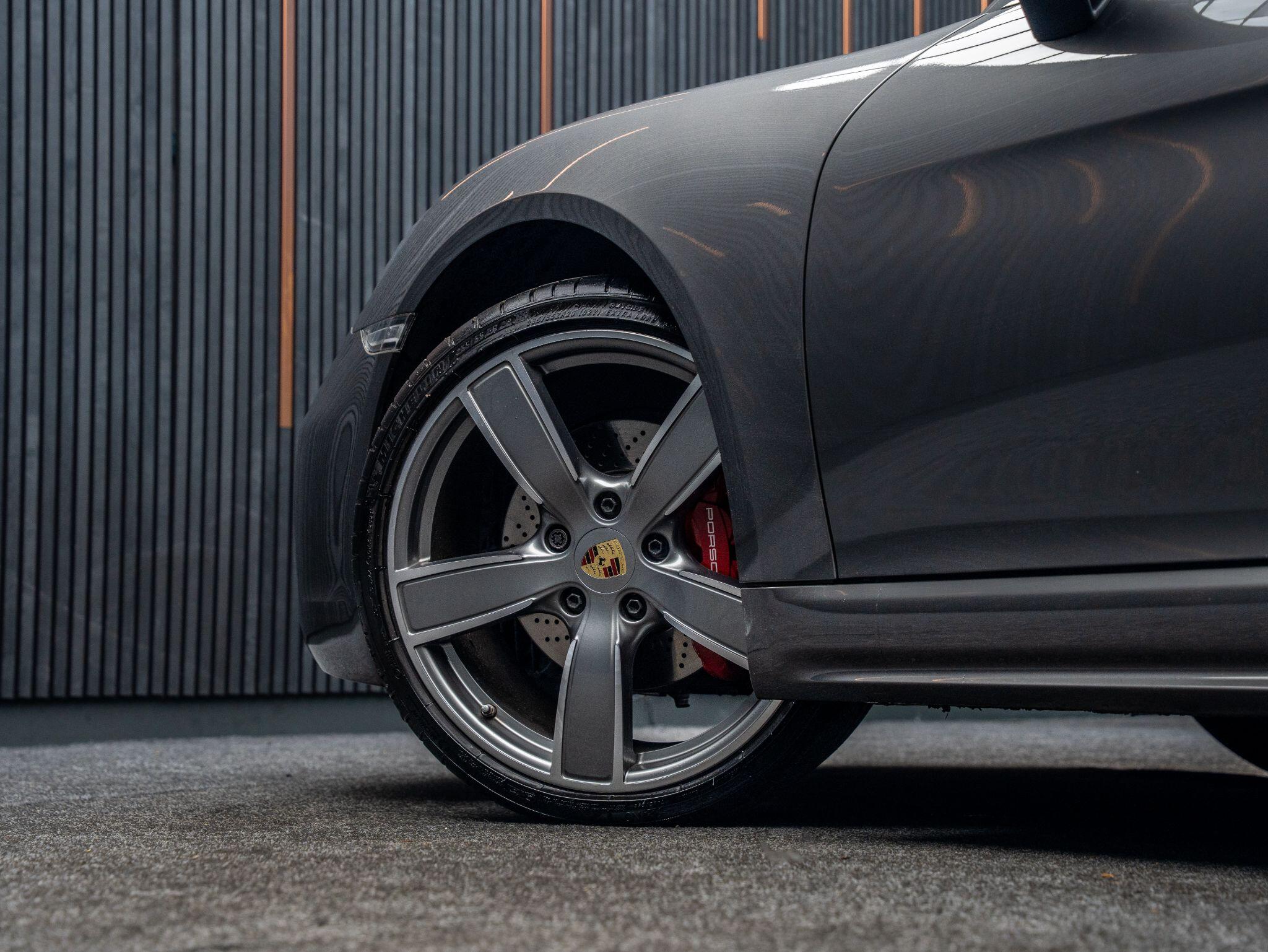 Porsche Cayman view 15