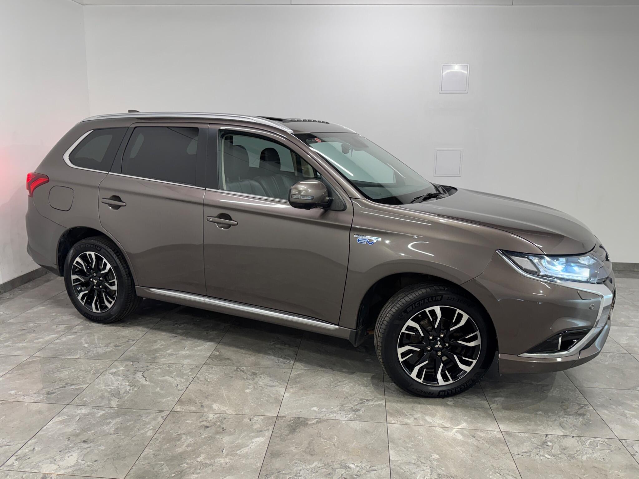 Mitsubishi Outlander view 2