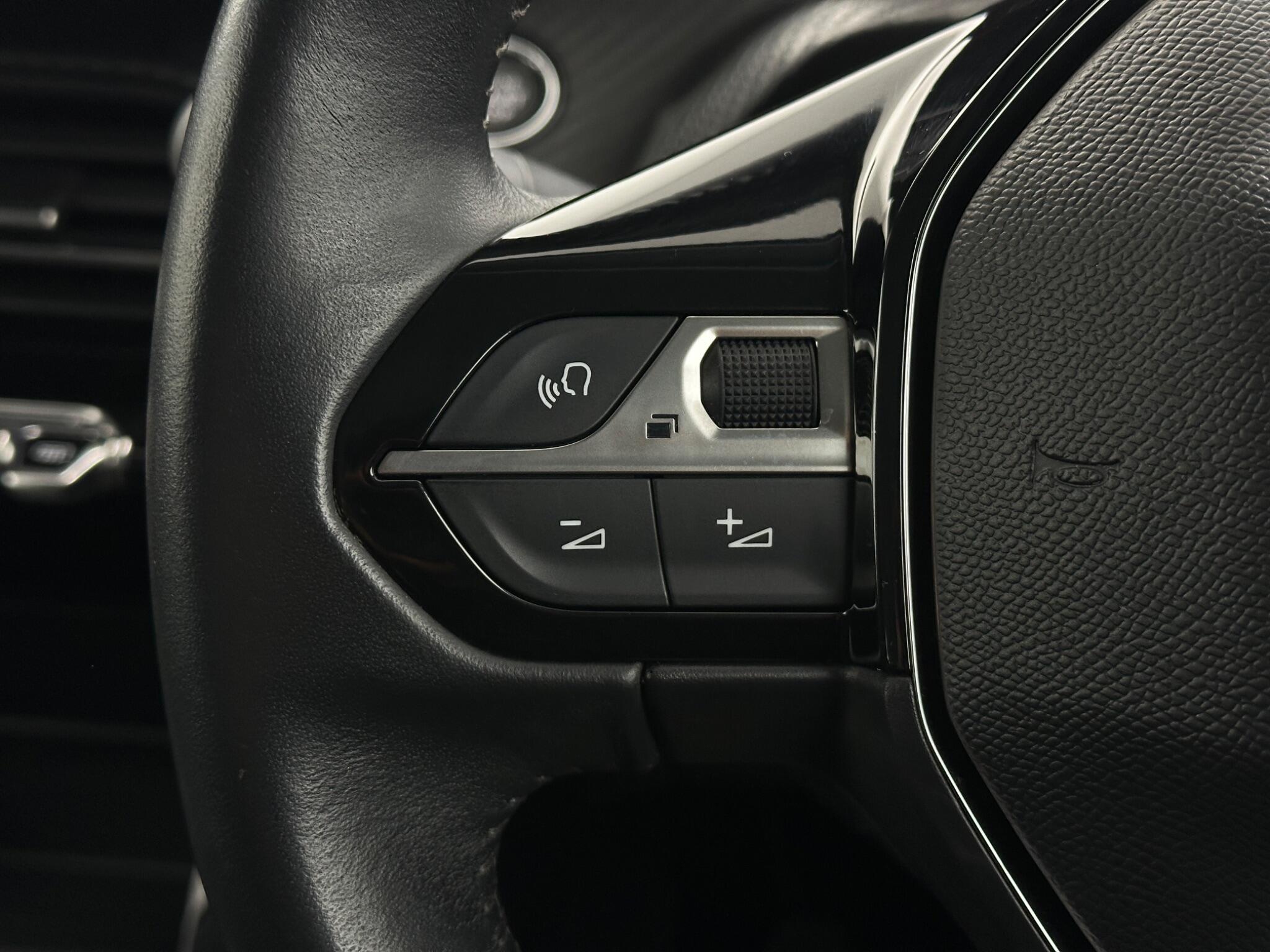 Peugeot 208 view 15