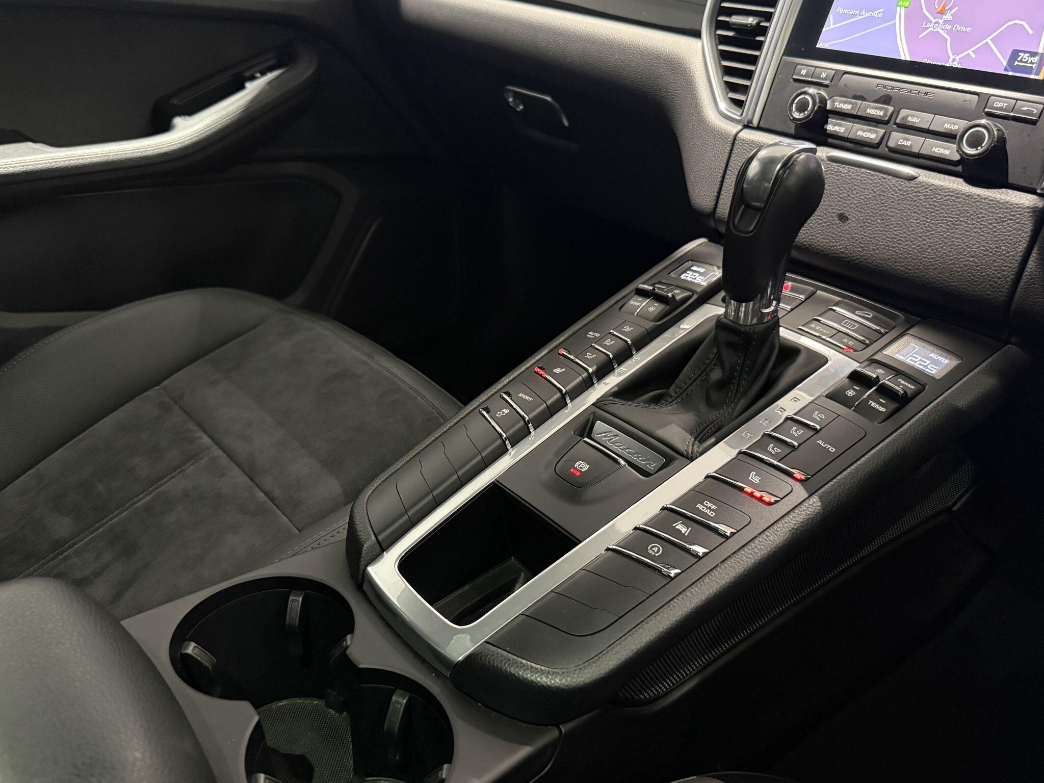 Porsche Macan view 65